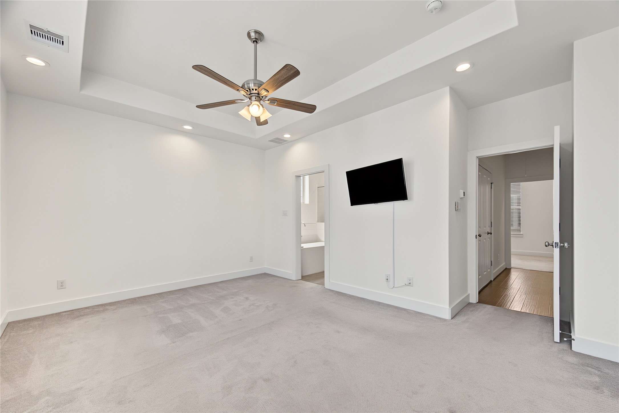 2208 Mcgowen Street Property Photo 22