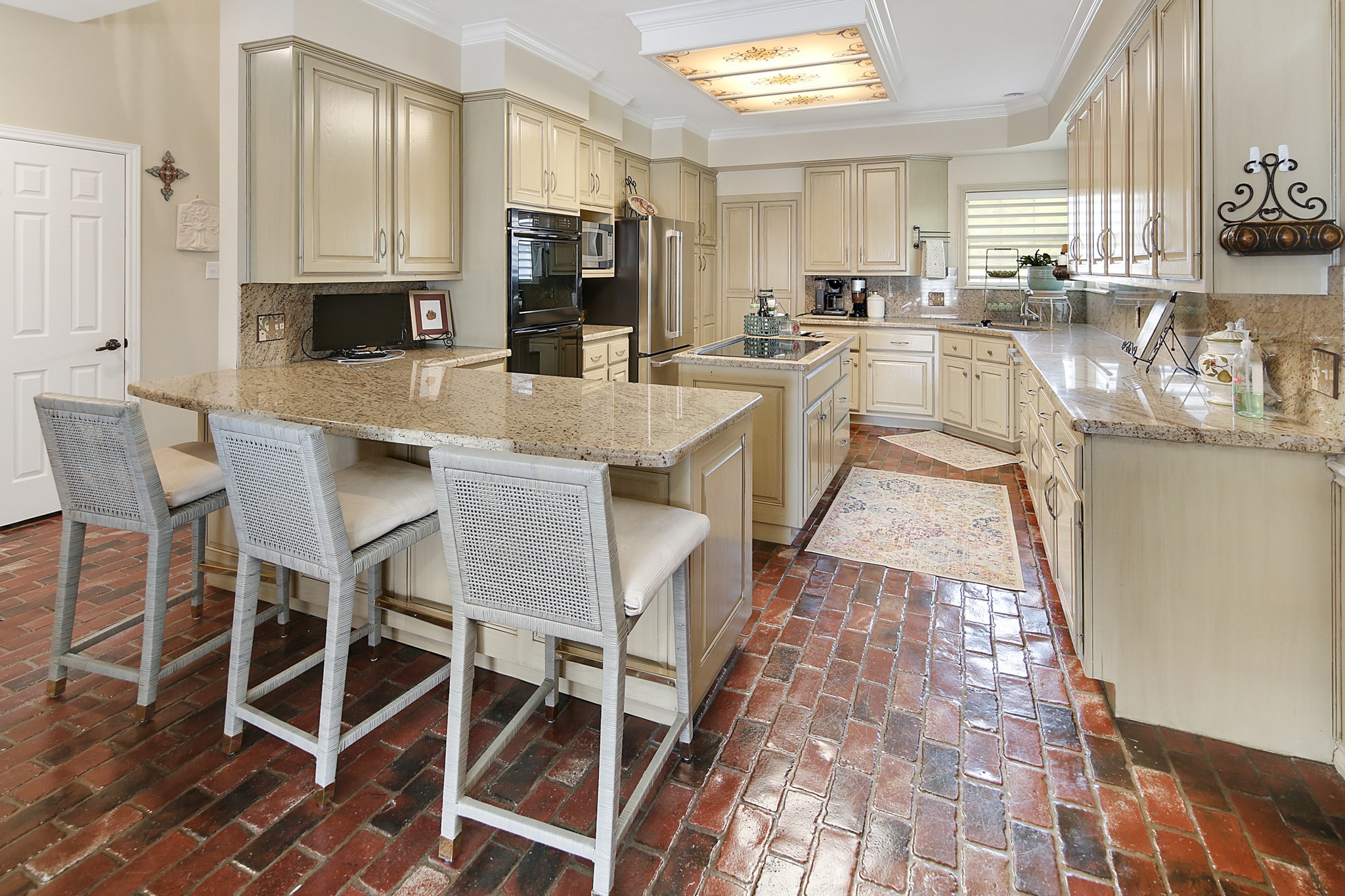 1402 Millcreek Court Property Photo 11