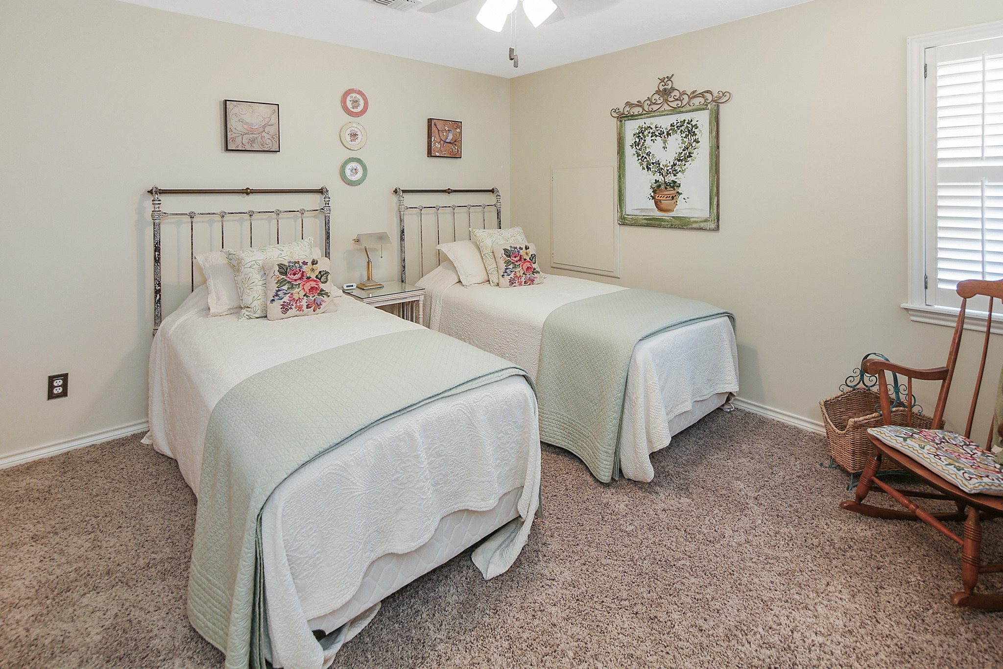 1402 Millcreek Court Property Photo 25