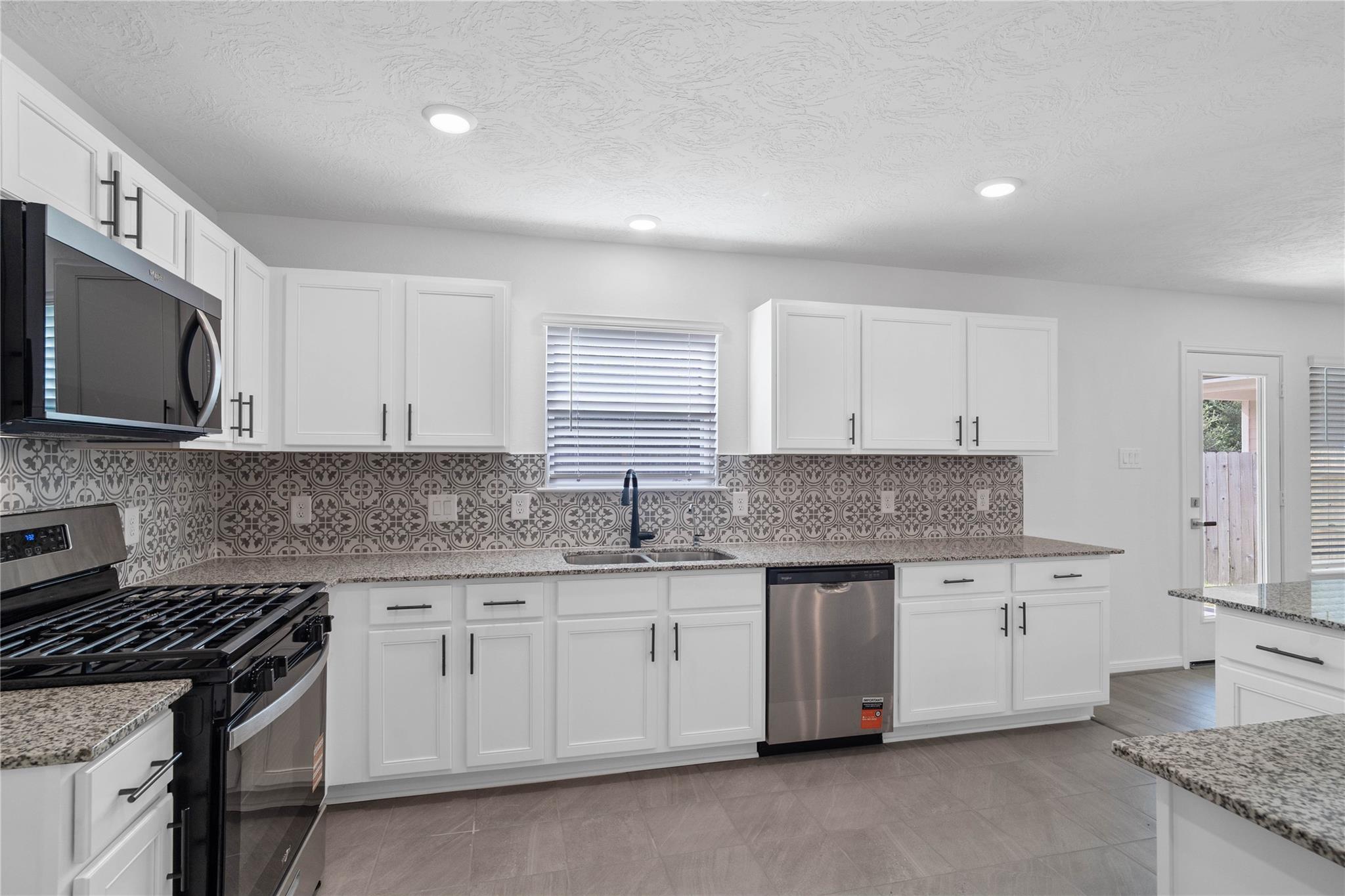 10160 Maple Cove Lane Property Photo 9