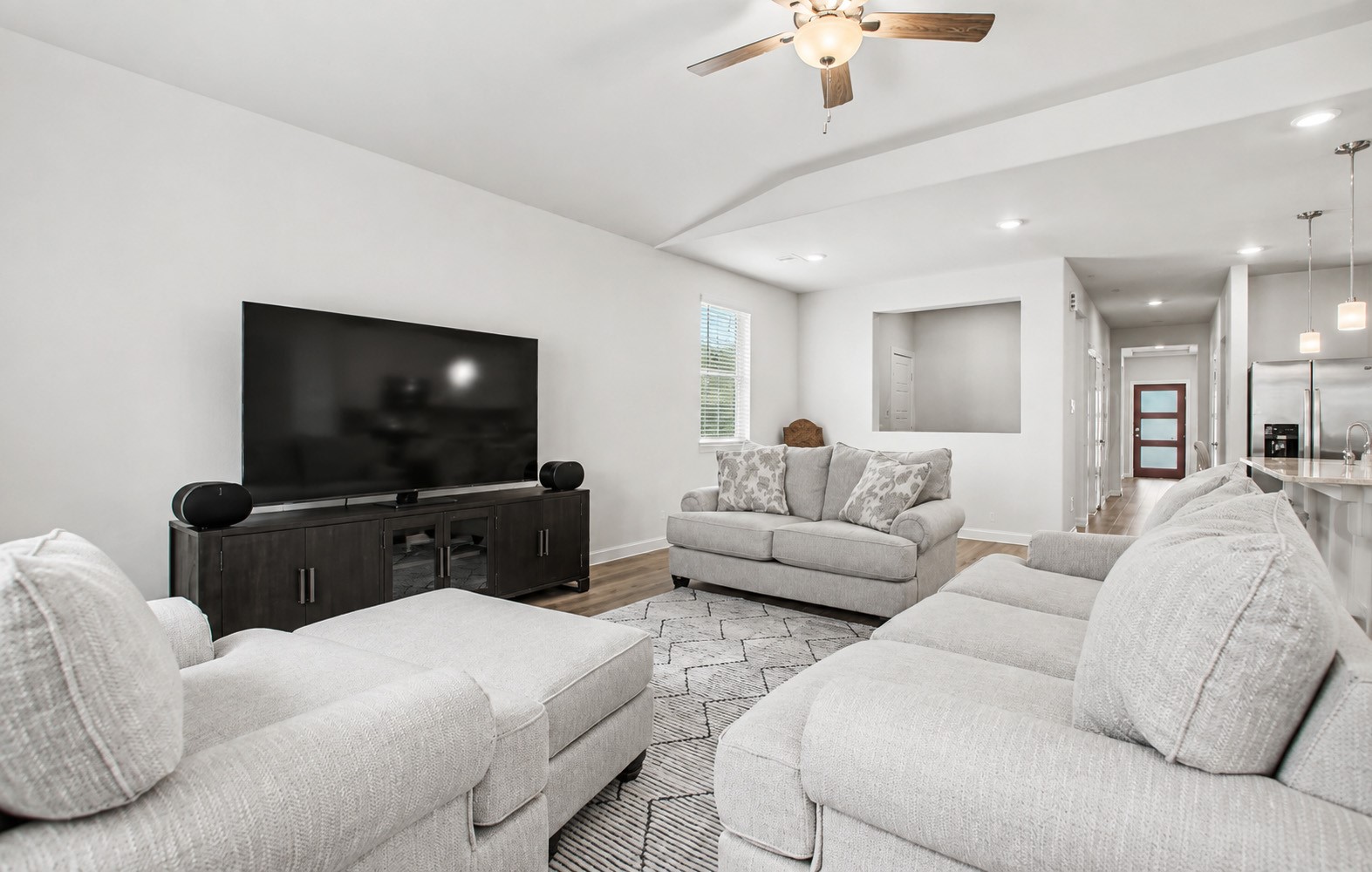 18099 Martin Pines Drive Property Photo 8