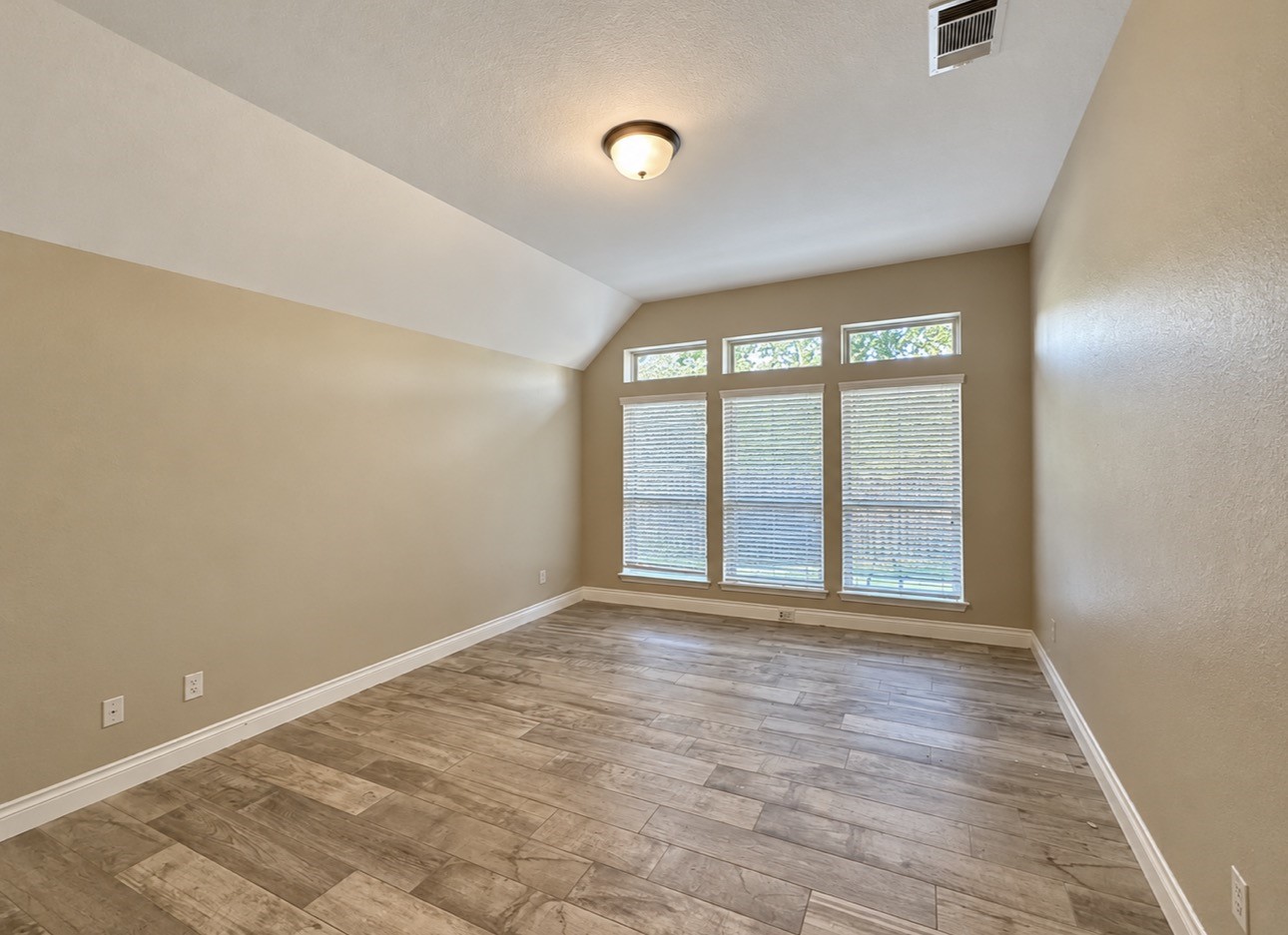 17618 Barrowfield Lane Property Photo 10