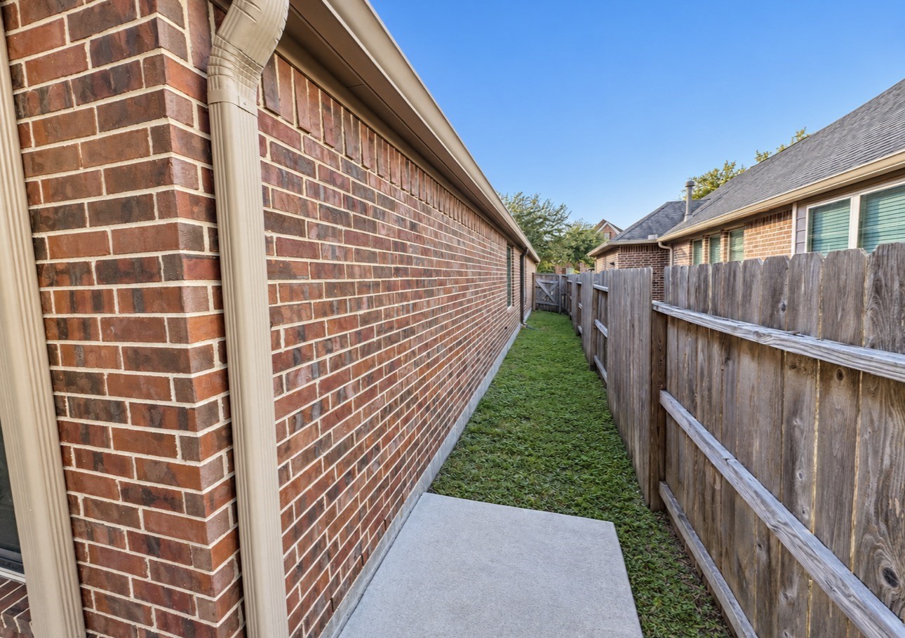 17618 Barrowfield Lane Property Photo 16