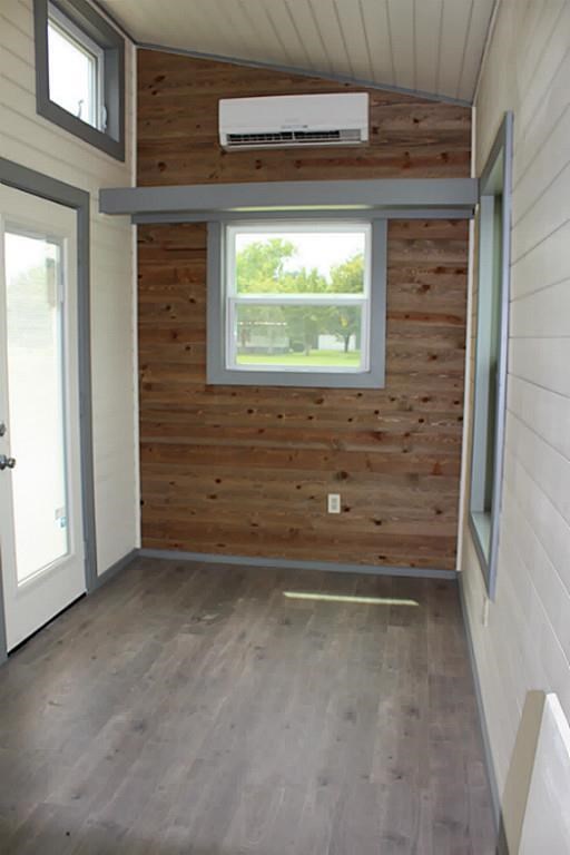 3425 Southwestern Road Property Photo 2