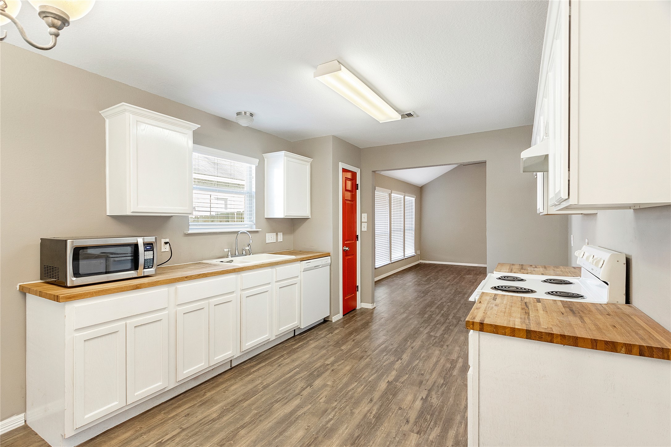 17818 Bullis Gap Drive Property Photo 6
