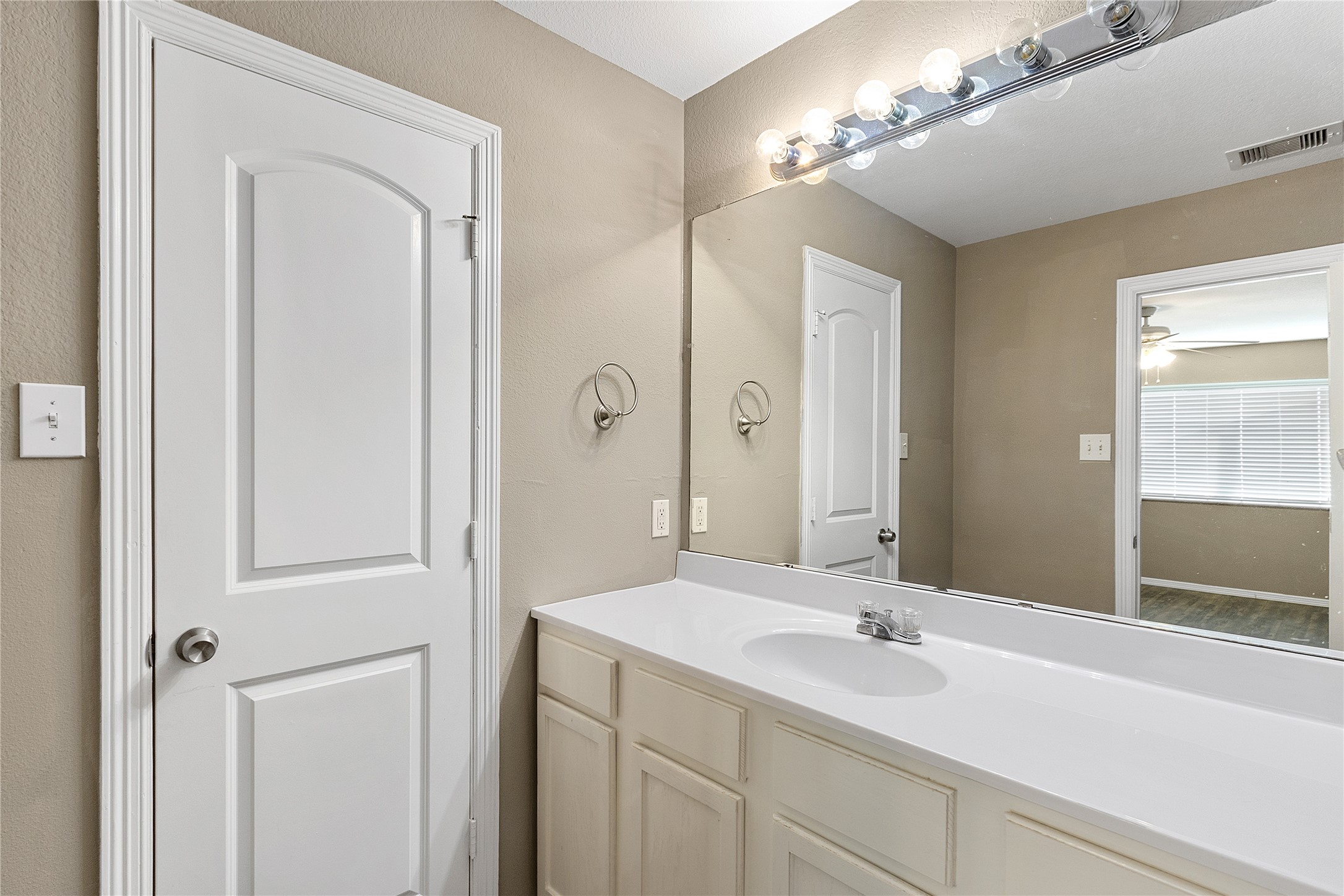 17818 Bullis Gap Drive Property Photo 21