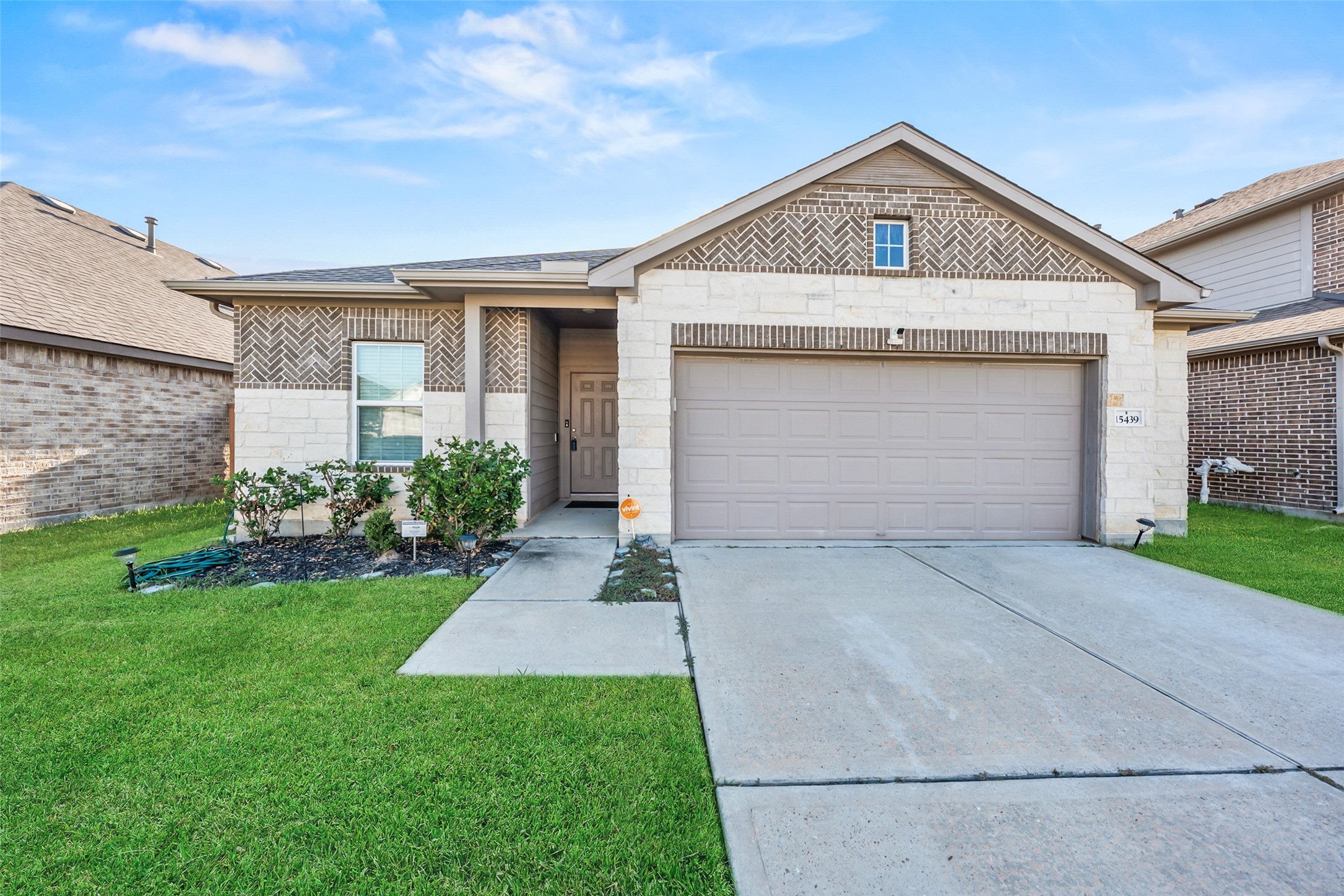 15439 Aberdeen Wood Drive Property Photo 3