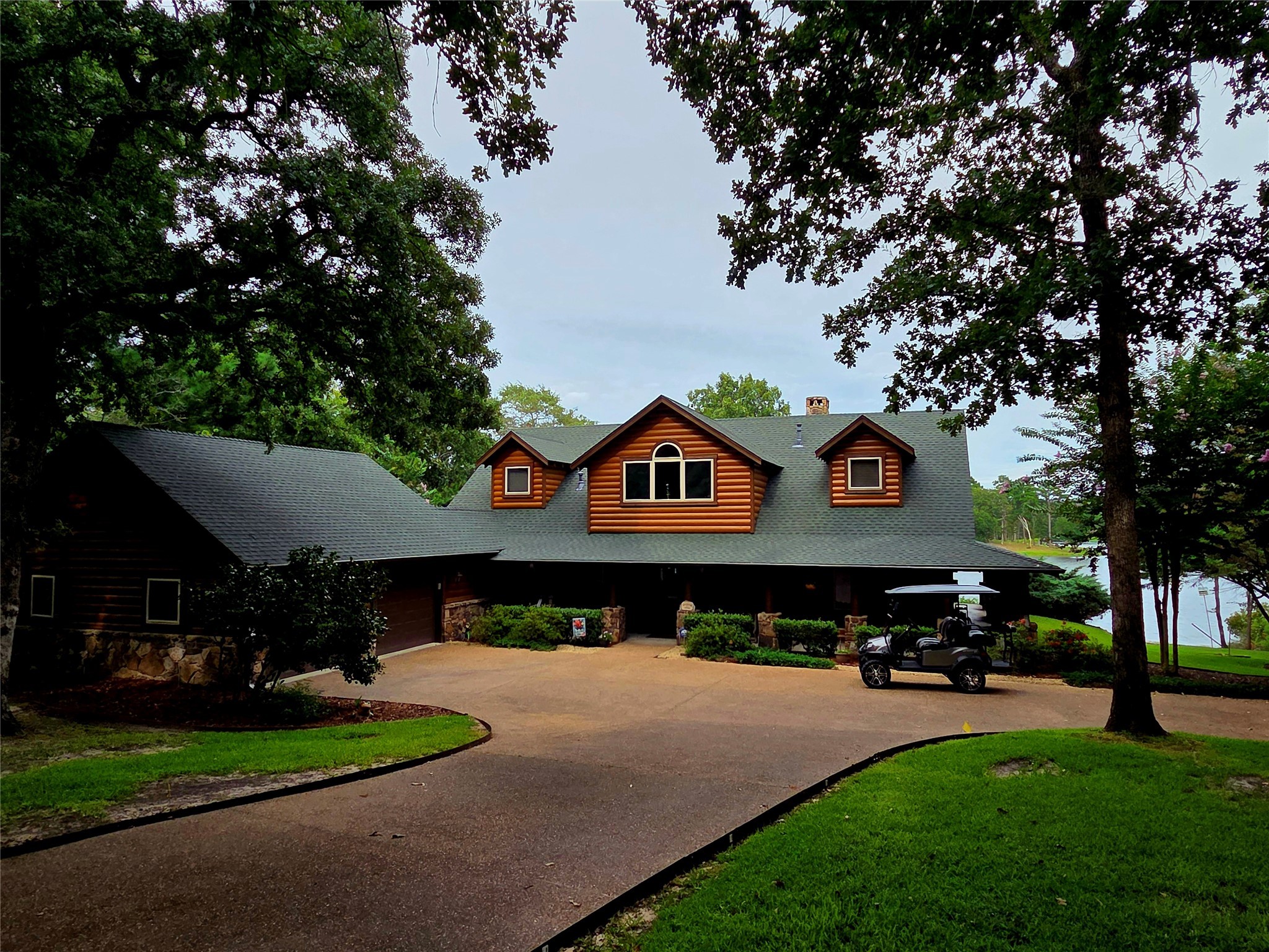 9033 Safari Shores Drive Property Photo 1