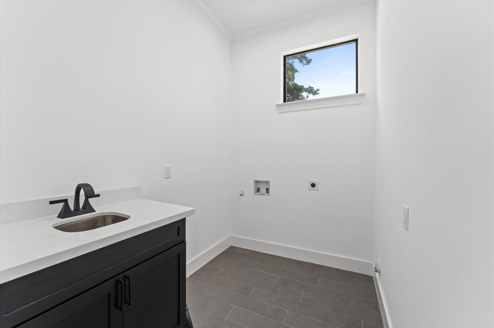 10070 Cedardale Drive Property Photo 9