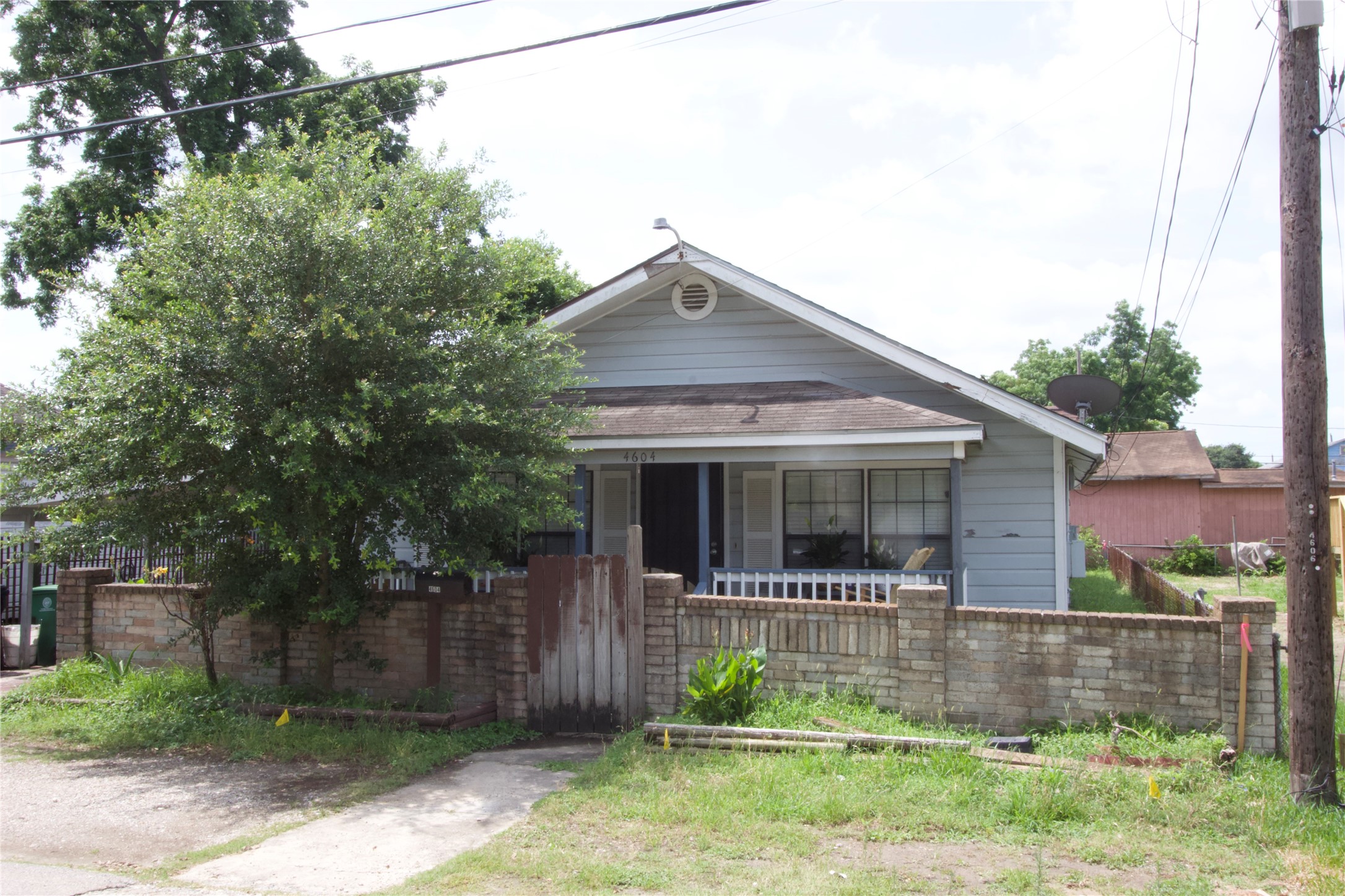 4604 Octavia Street Property Photo 1