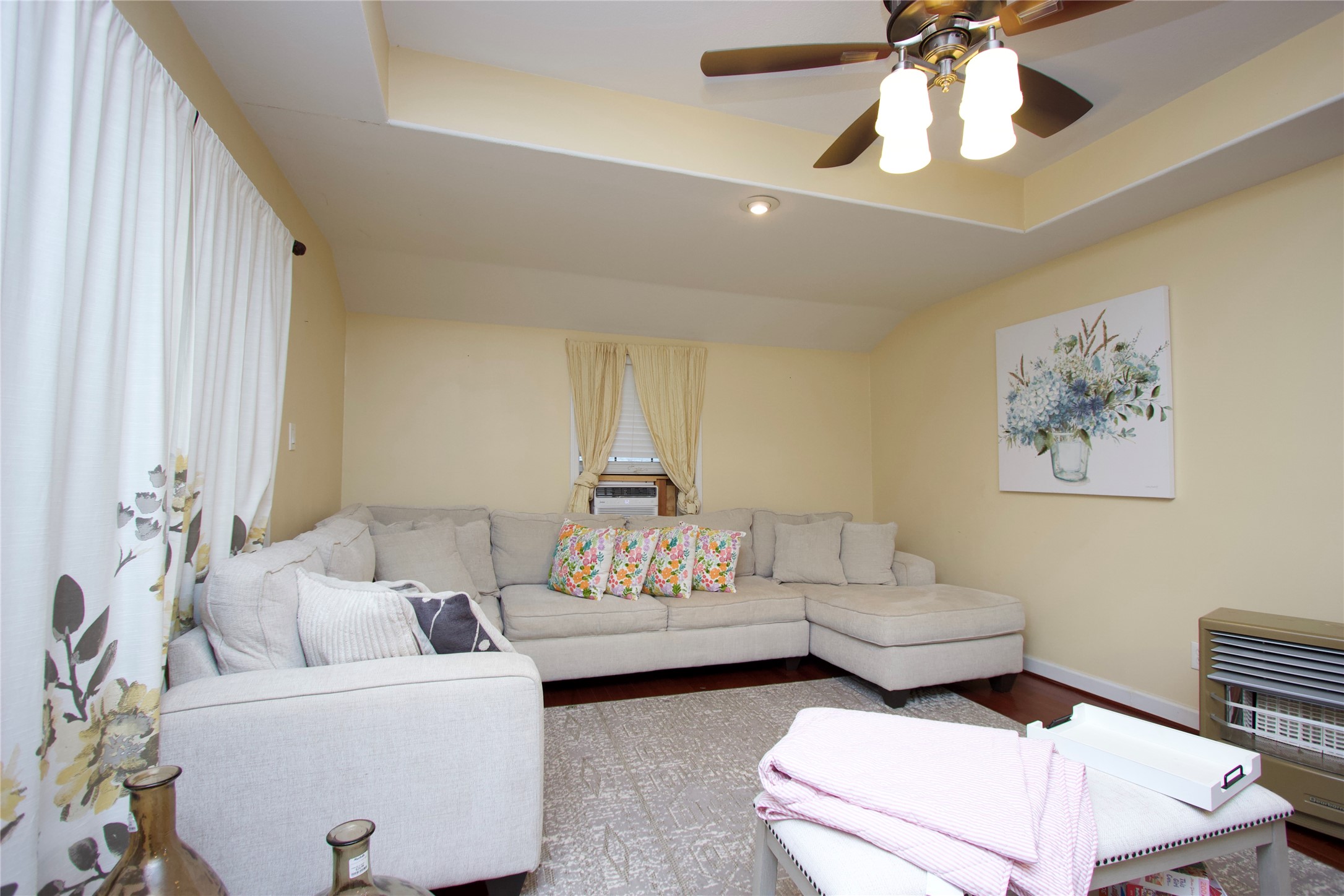 4604 Octavia Street Property Photo 5