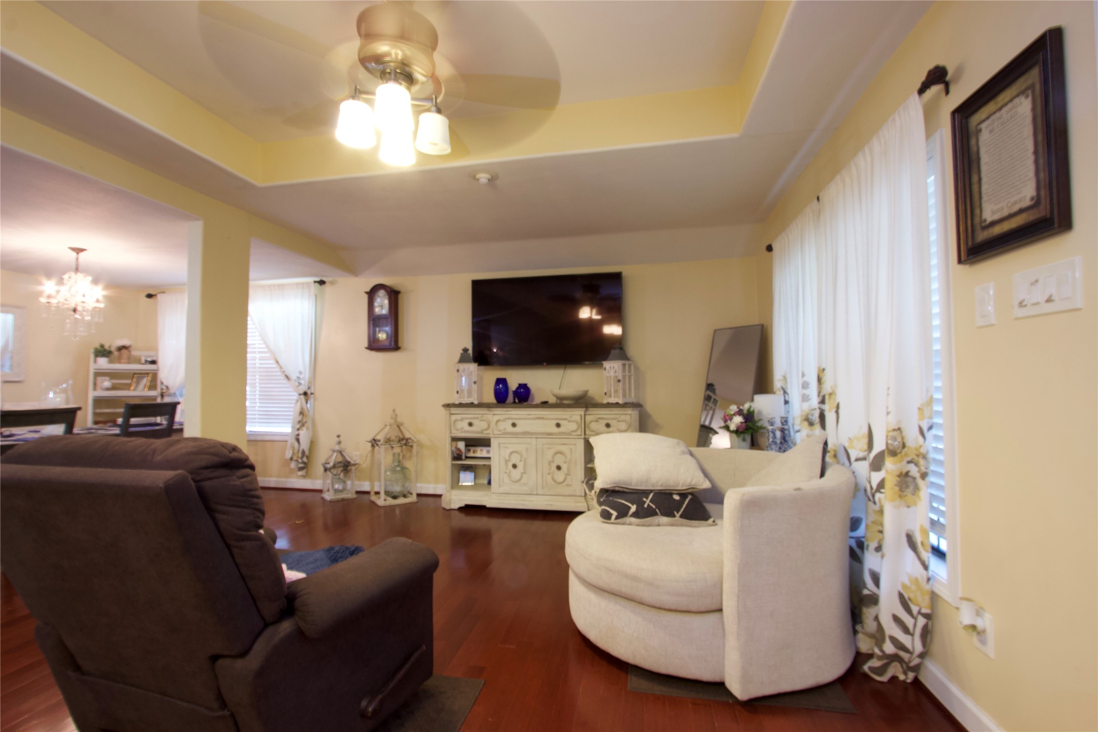 4604 Octavia Street Property Photo 6