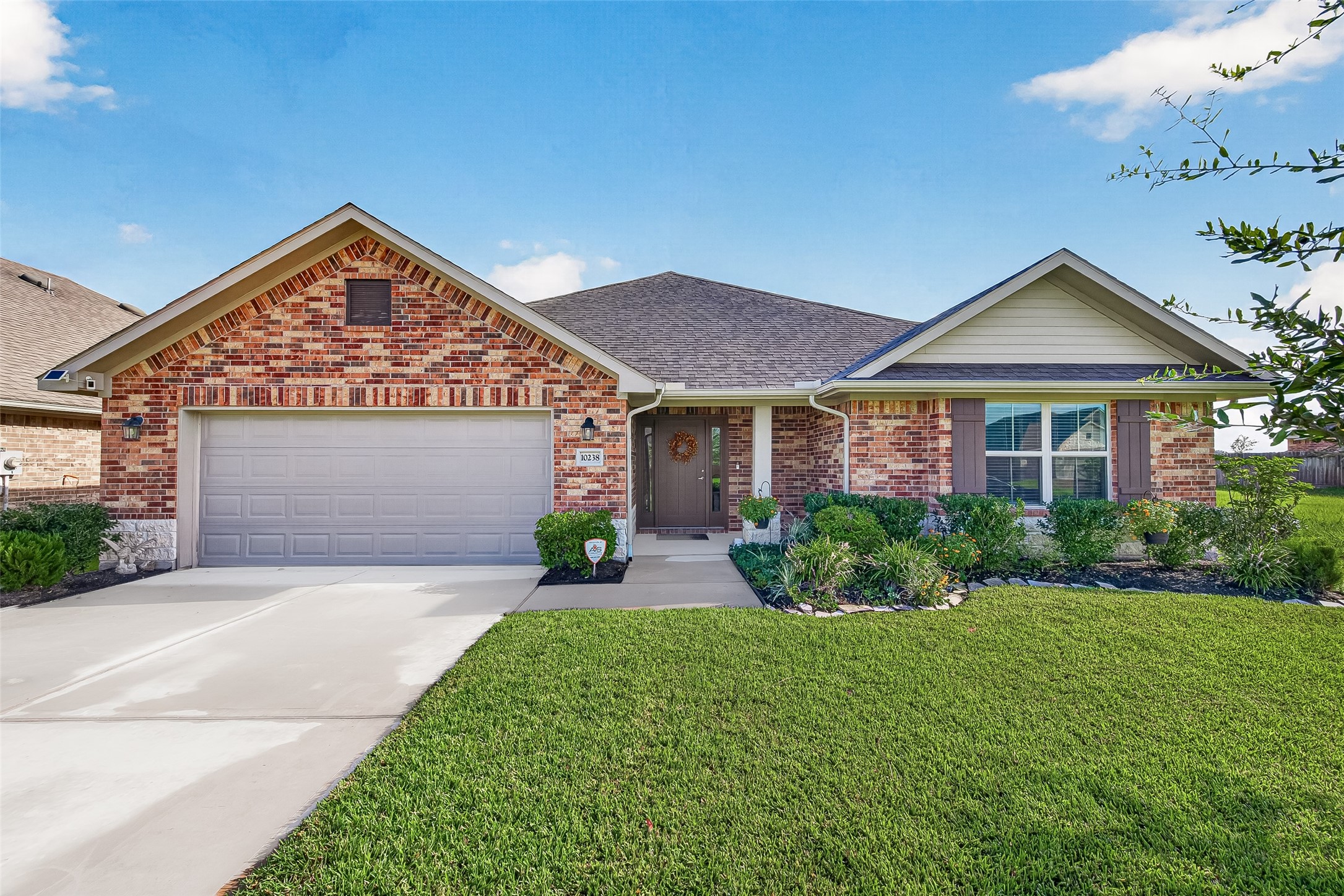 10238 Whitney Reach Drive Property Photo 2