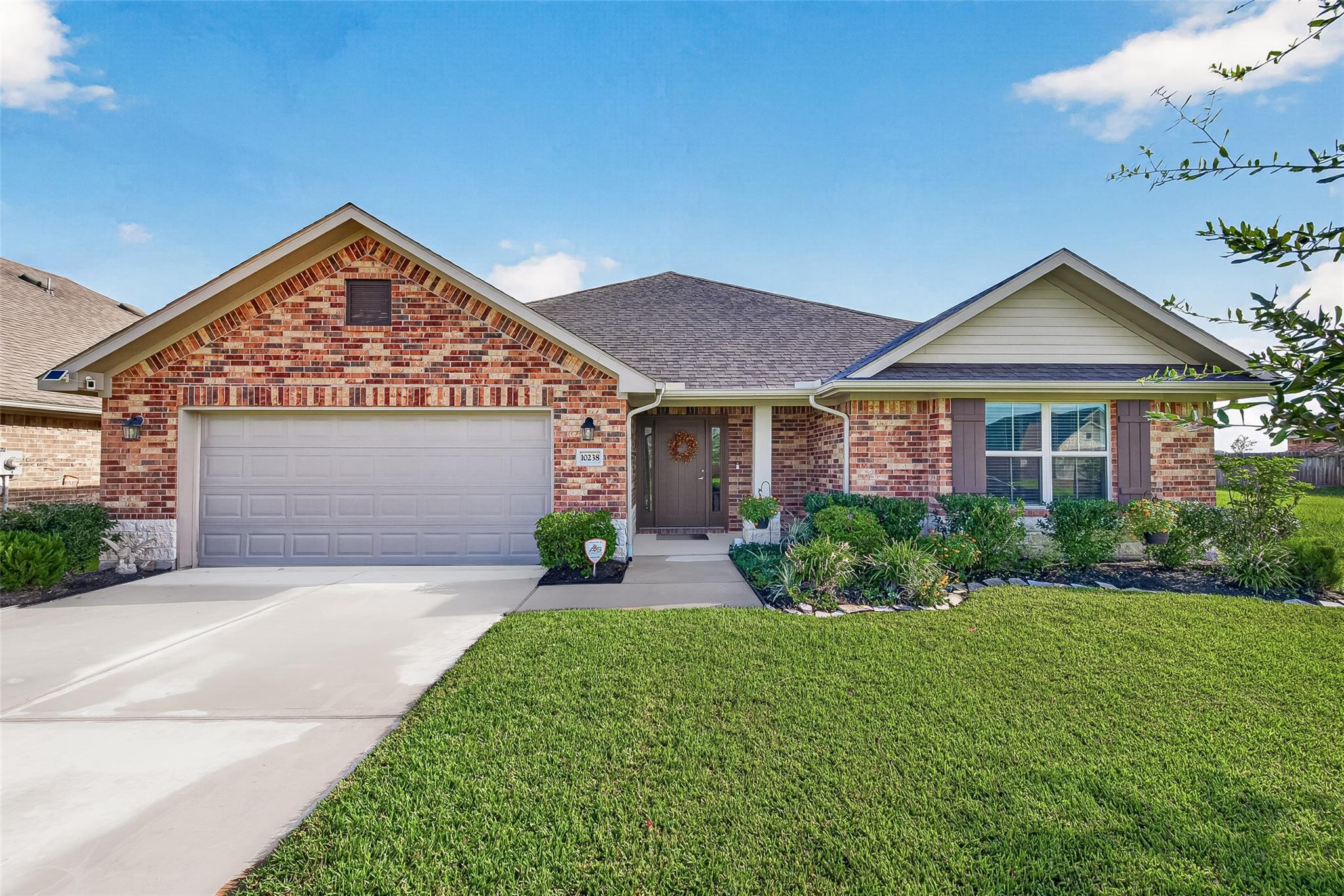 10238 Whitney Reach Drive Property Photo 2
