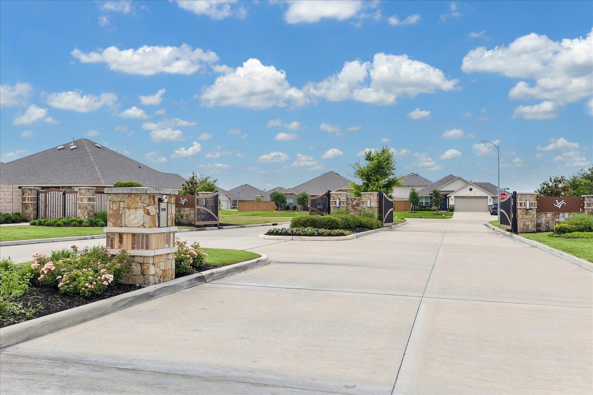 10238 Whitney Reach Drive Property Photo 3