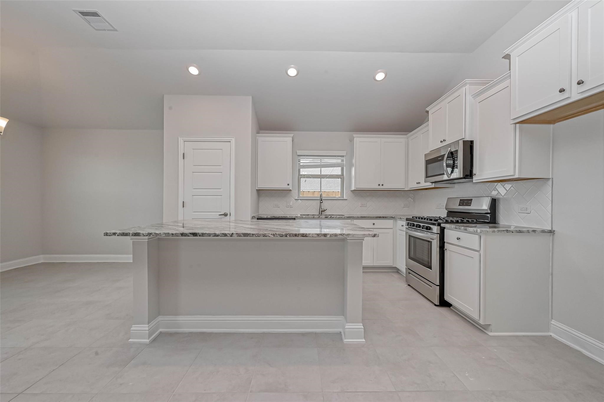10238 Whitney Reach Drive Property Photo 6