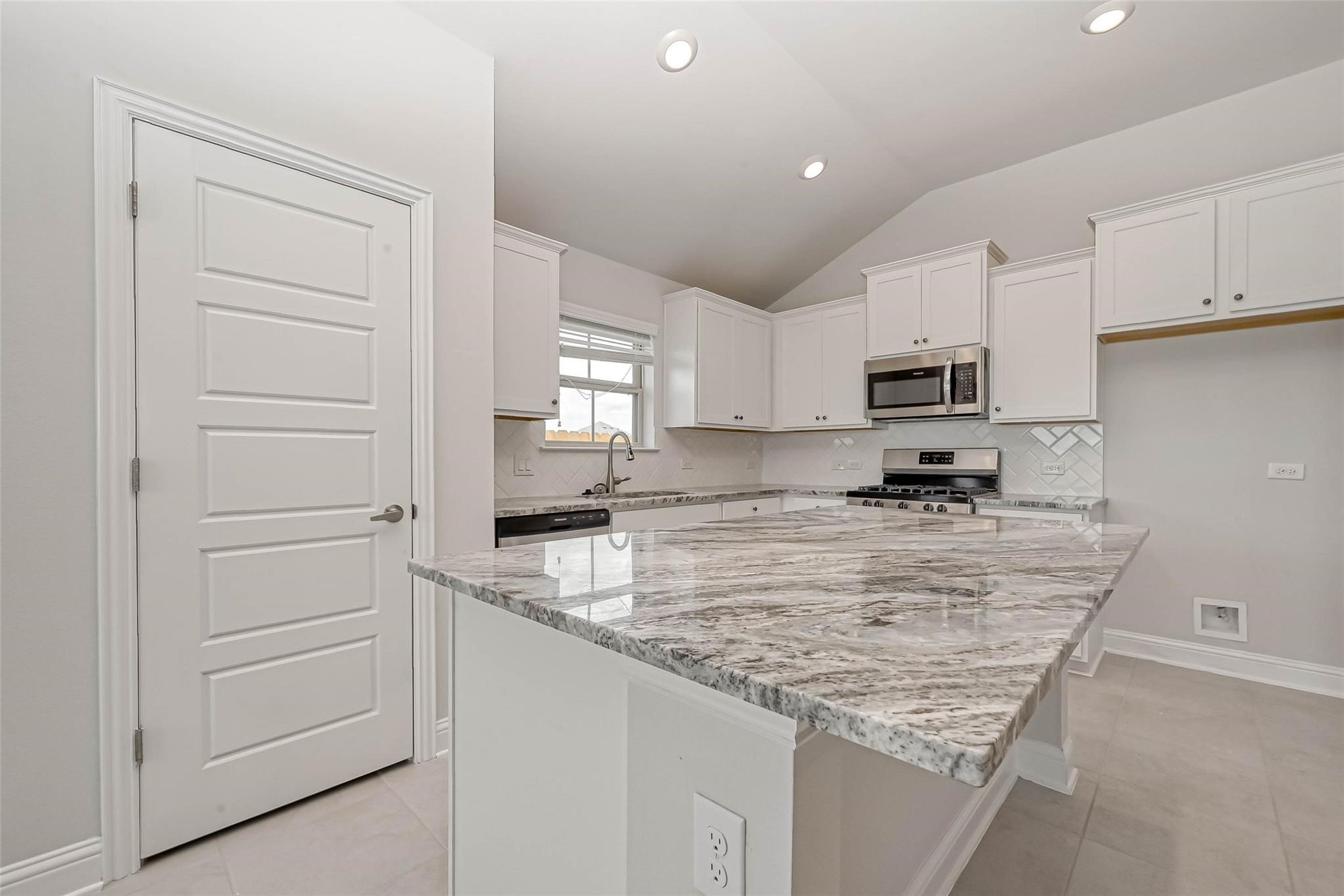 10238 Whitney Reach Drive Property Photo 7