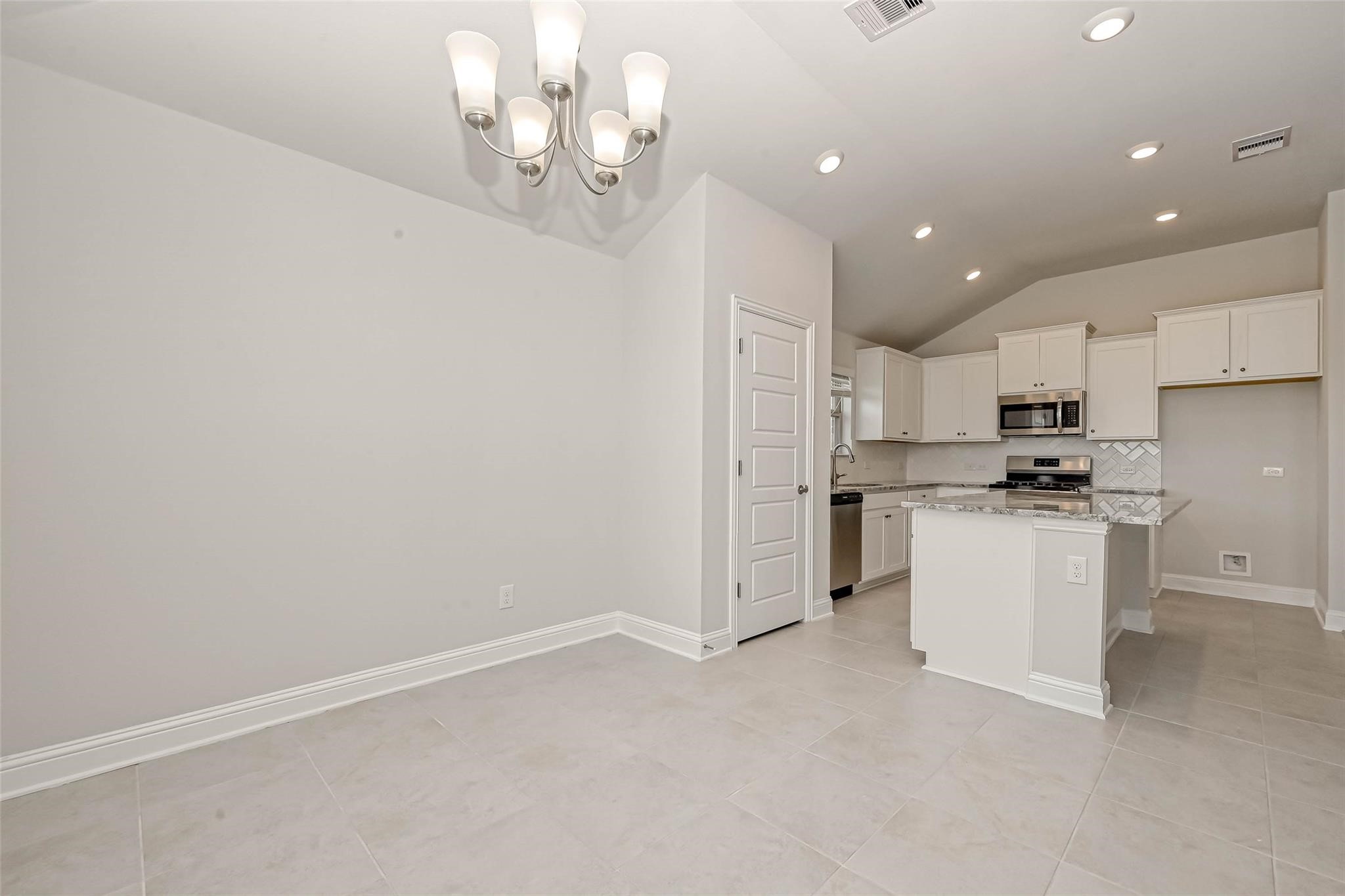 10238 Whitney Reach Drive Property Photo 8