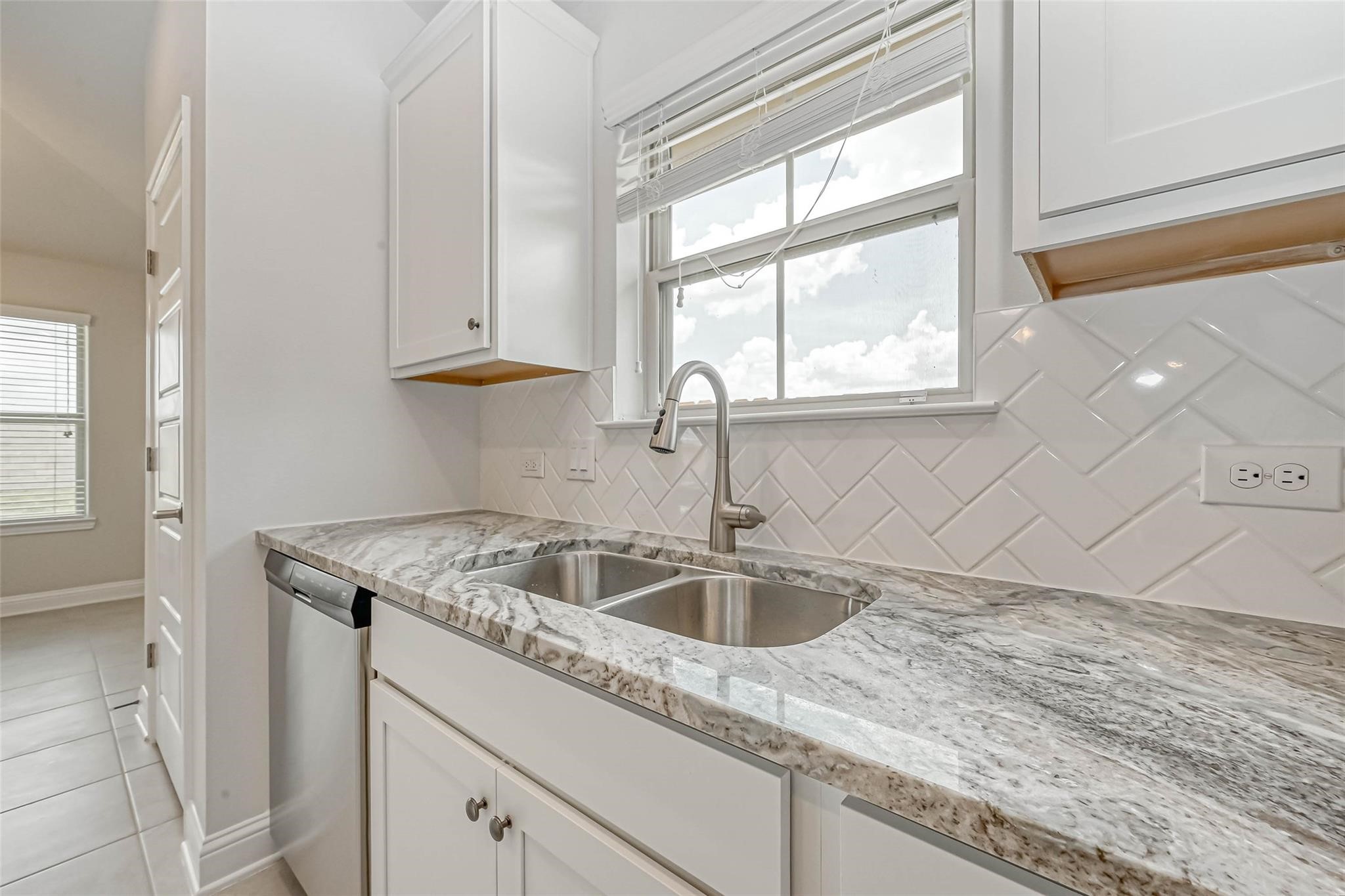 10238 Whitney Reach Drive Property Photo 12