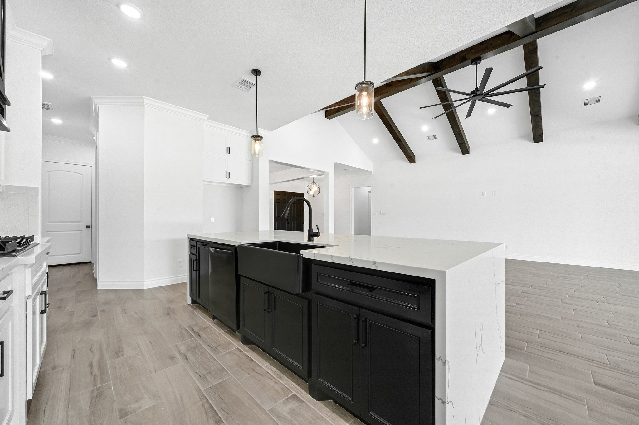 13003 Willow Drive Property Photo 3