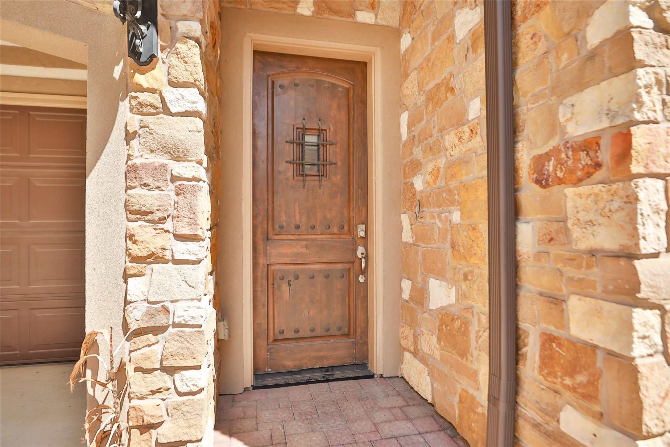 1610 Knox Street B Property Photo 3
