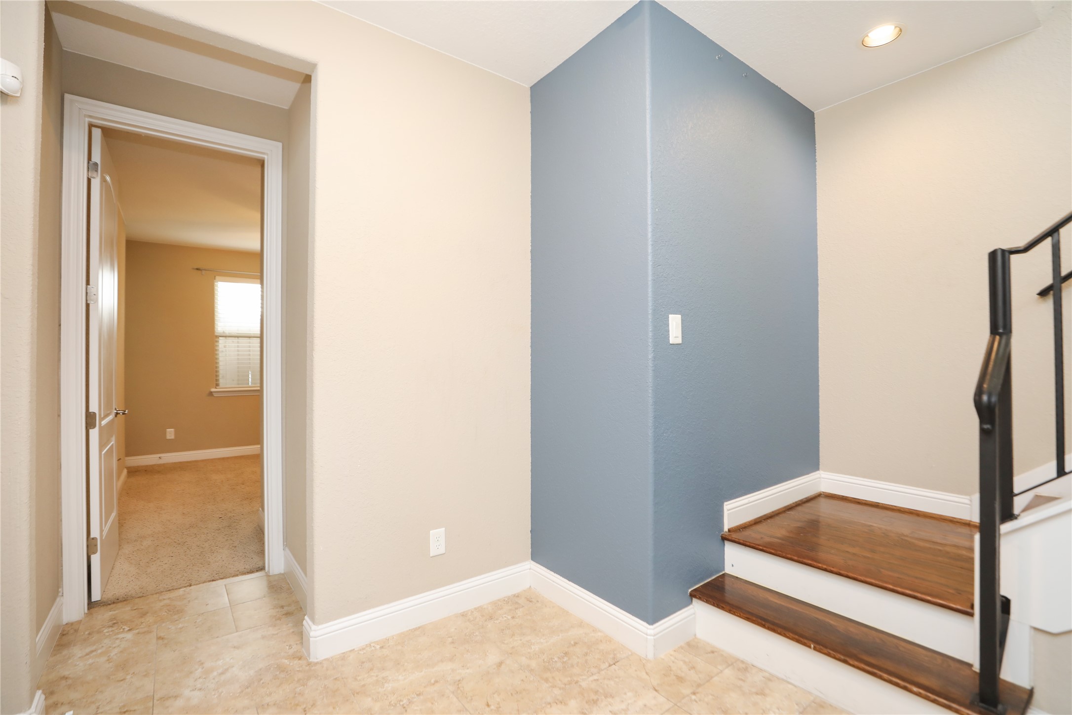 1610 Knox Street B Property Photo 5