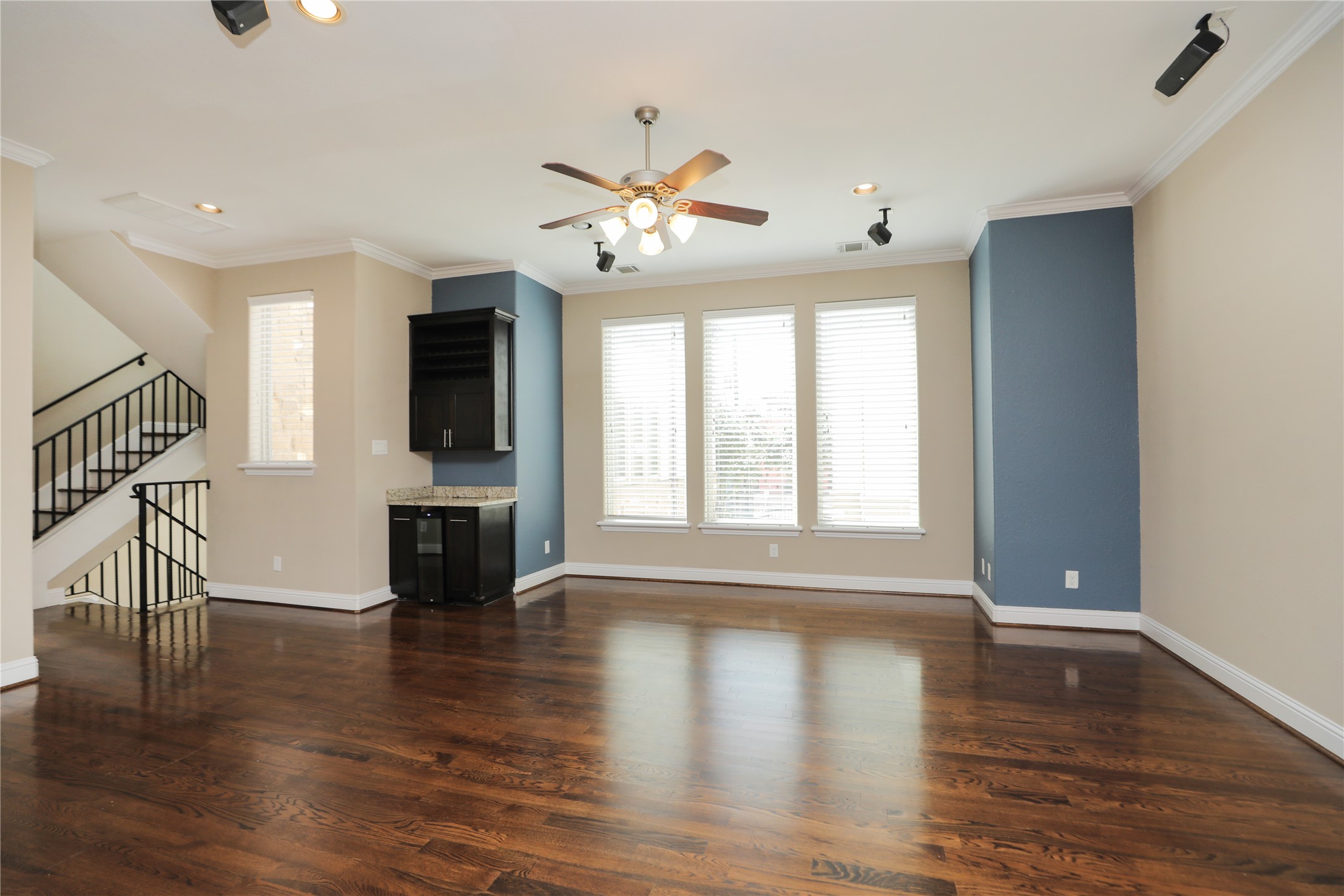1610 Knox Street B Property Photo 10