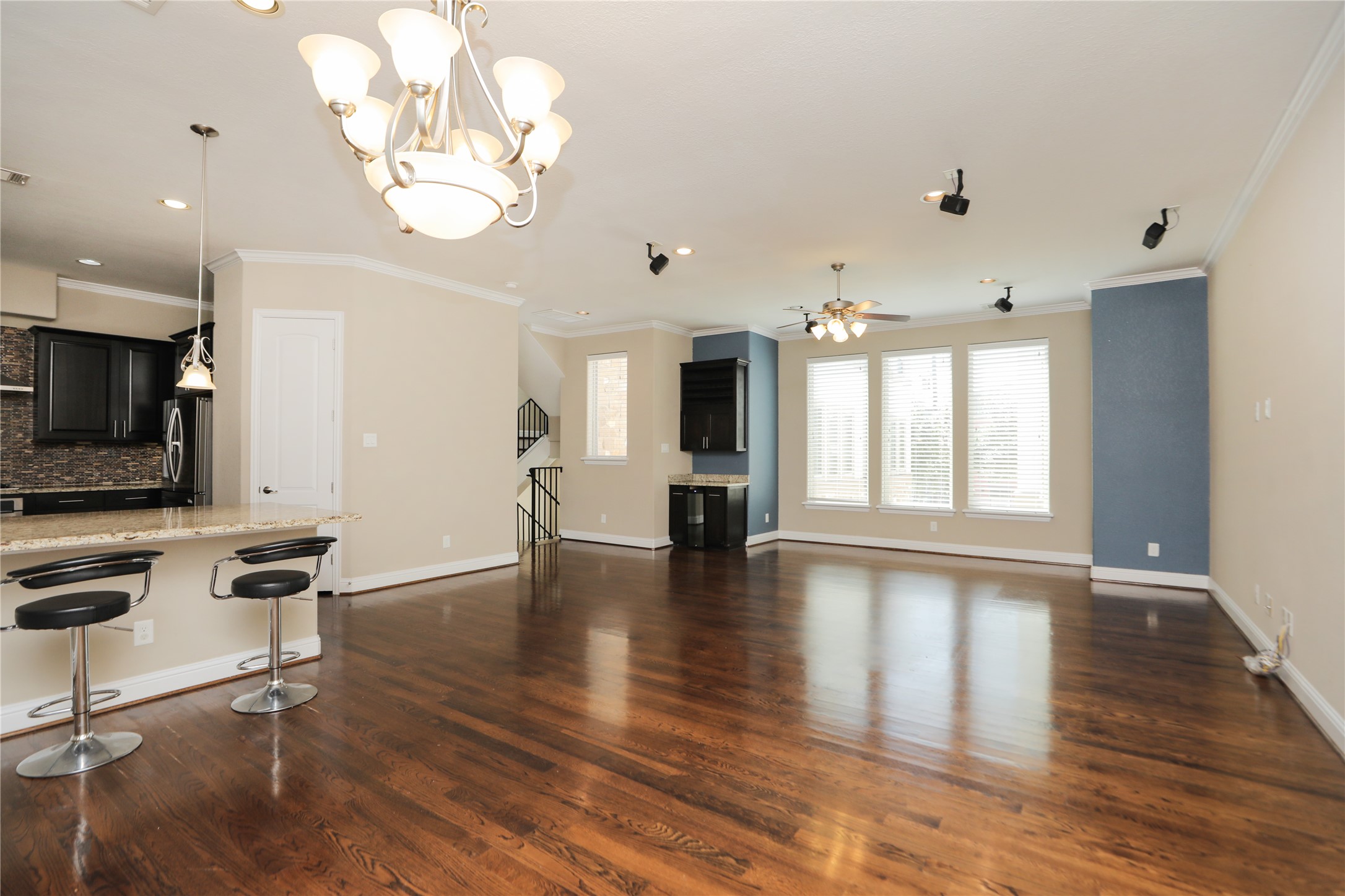 1610 Knox Street B Property Photo 11