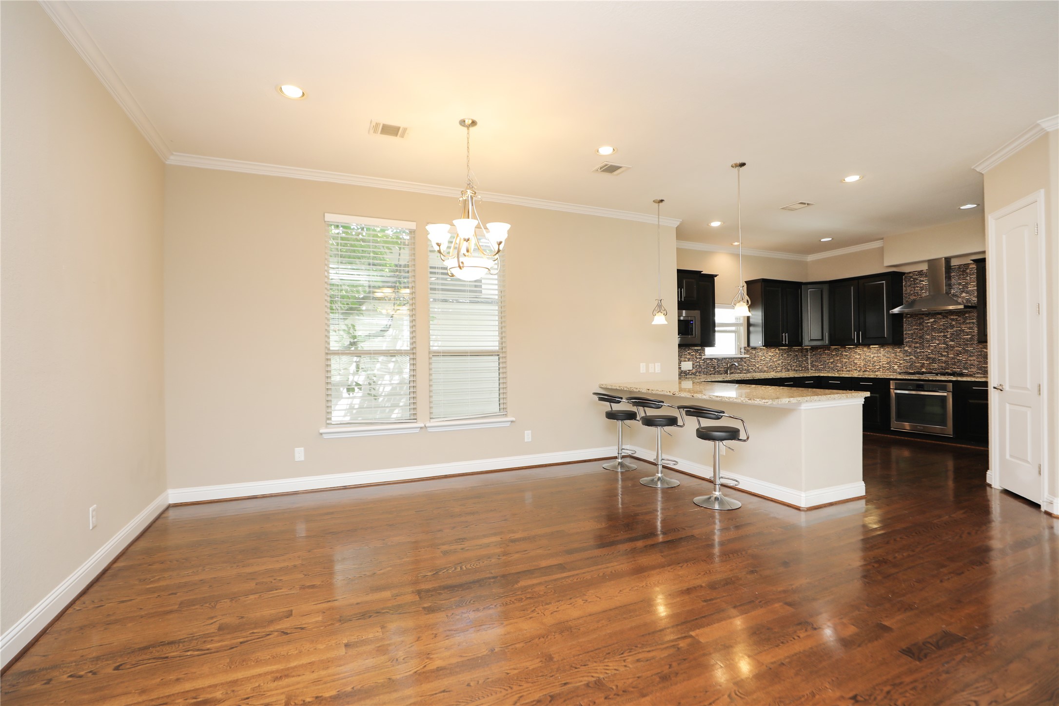 1610 Knox Street B Property Photo 13