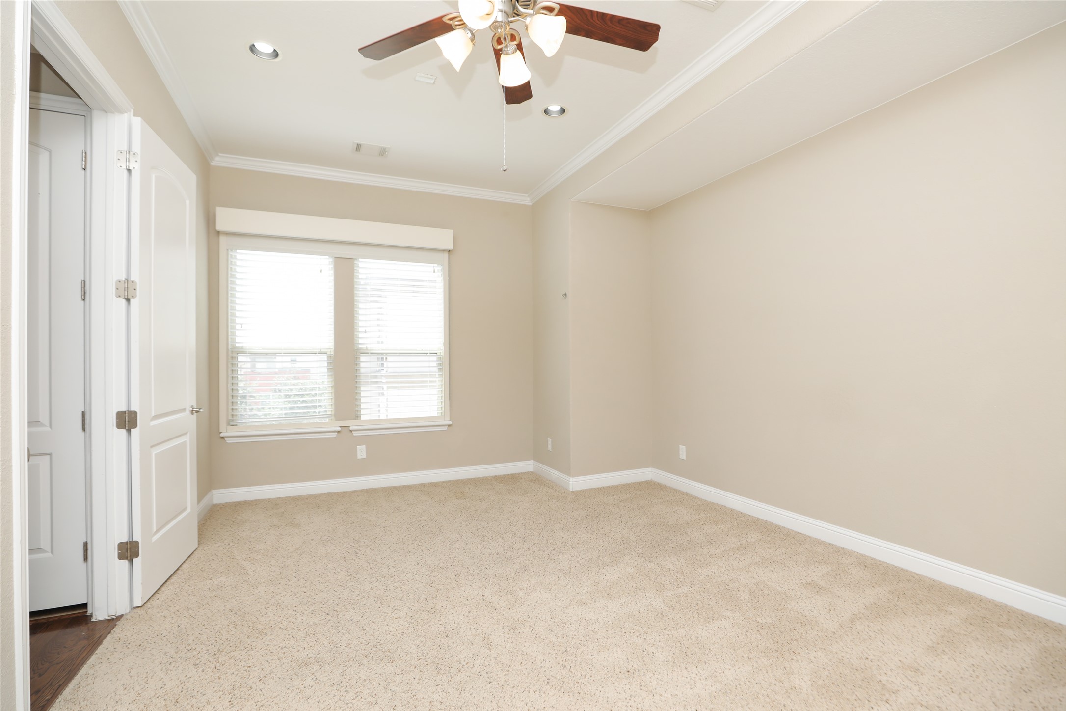 1610 Knox Street B Property Photo 21