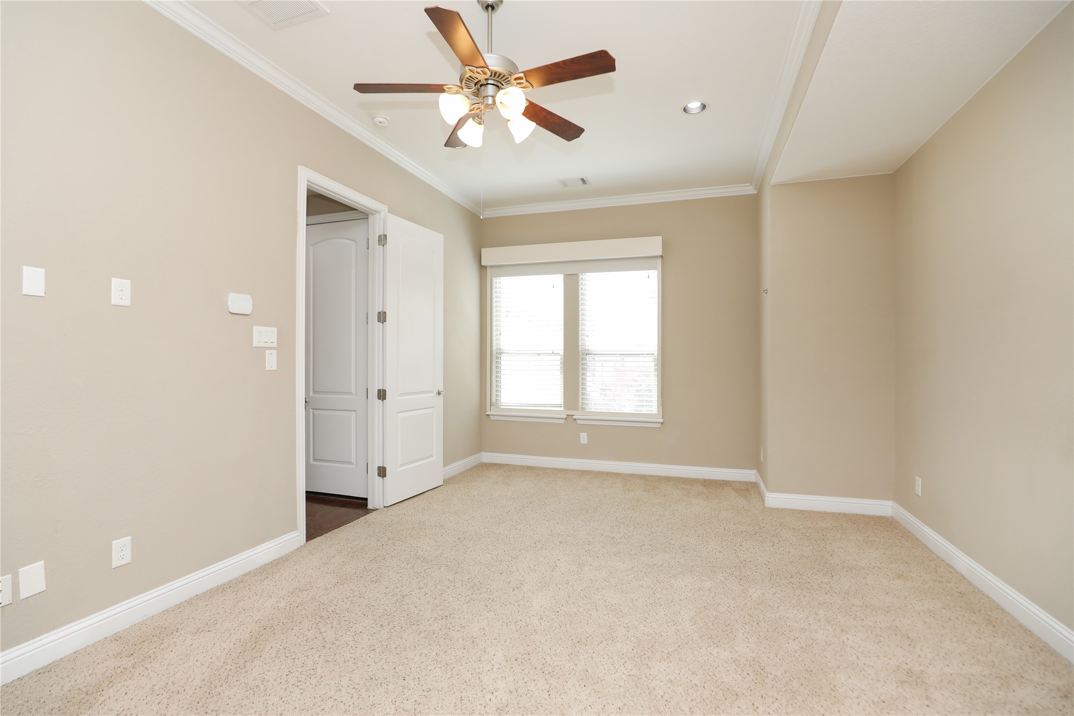 1610 Knox Street B Property Photo 22