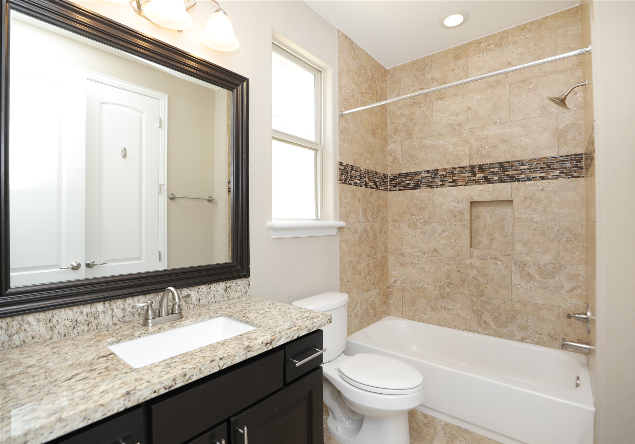 1610 Knox Street B Property Photo 31