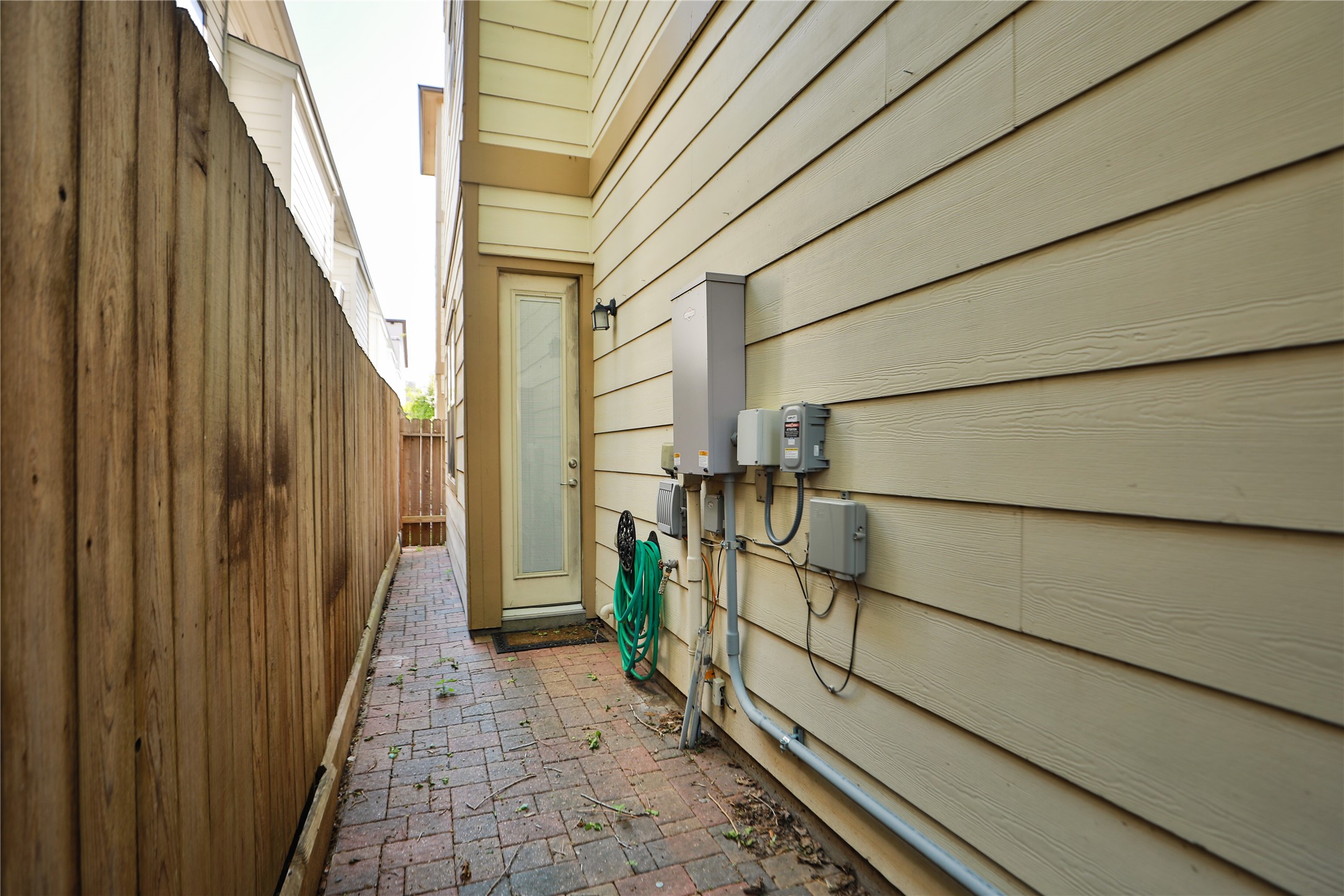 1610 Knox Street B Property Photo 34