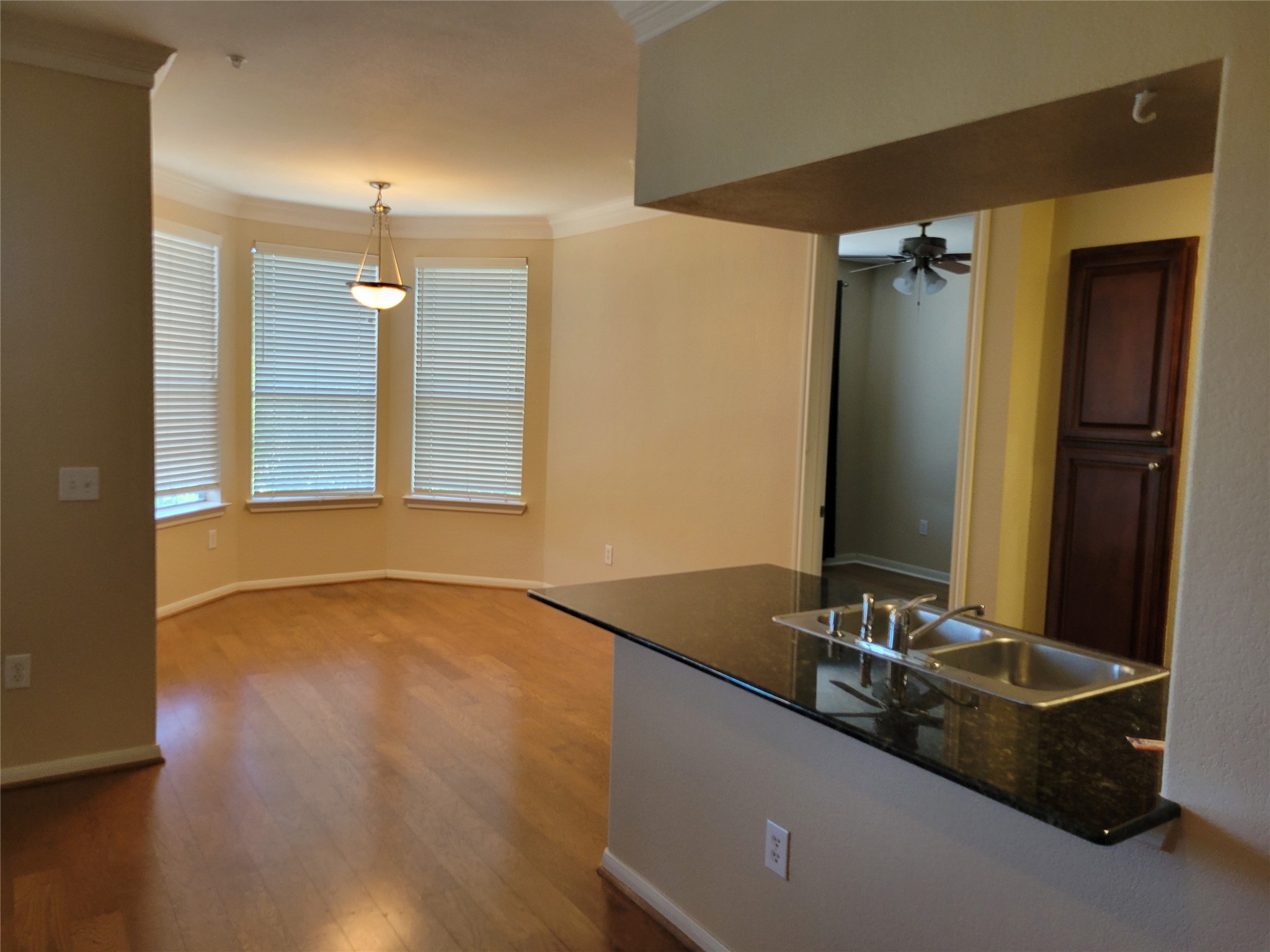 7575 Kirby Drive 1211 Property Photo 6