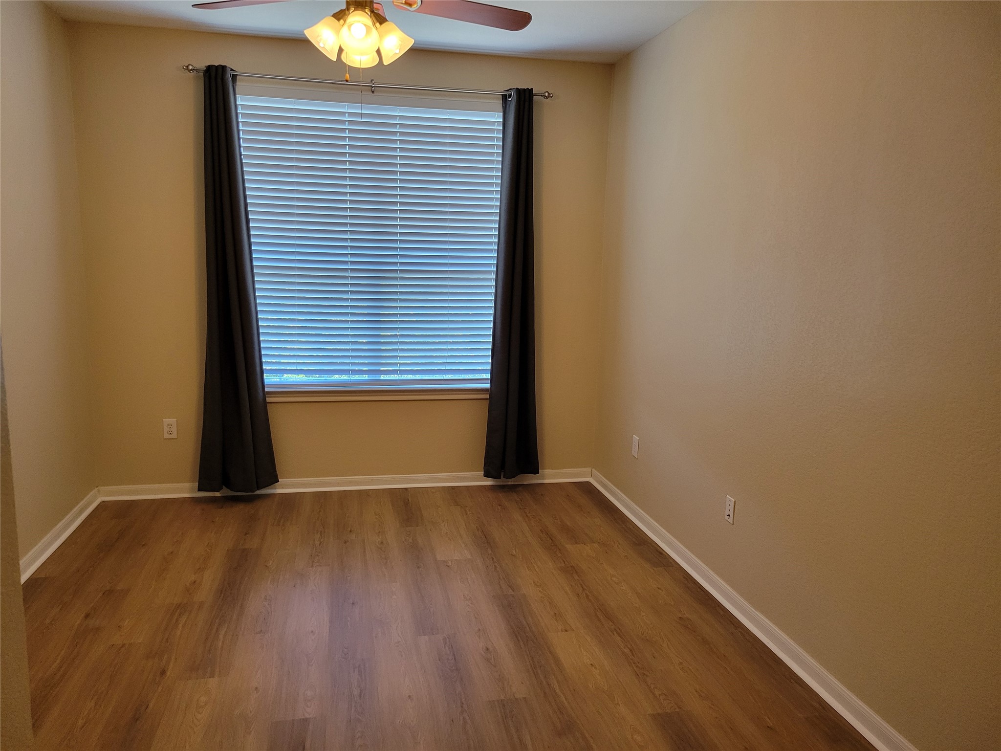7575 Kirby Drive 1211 Property Photo 8