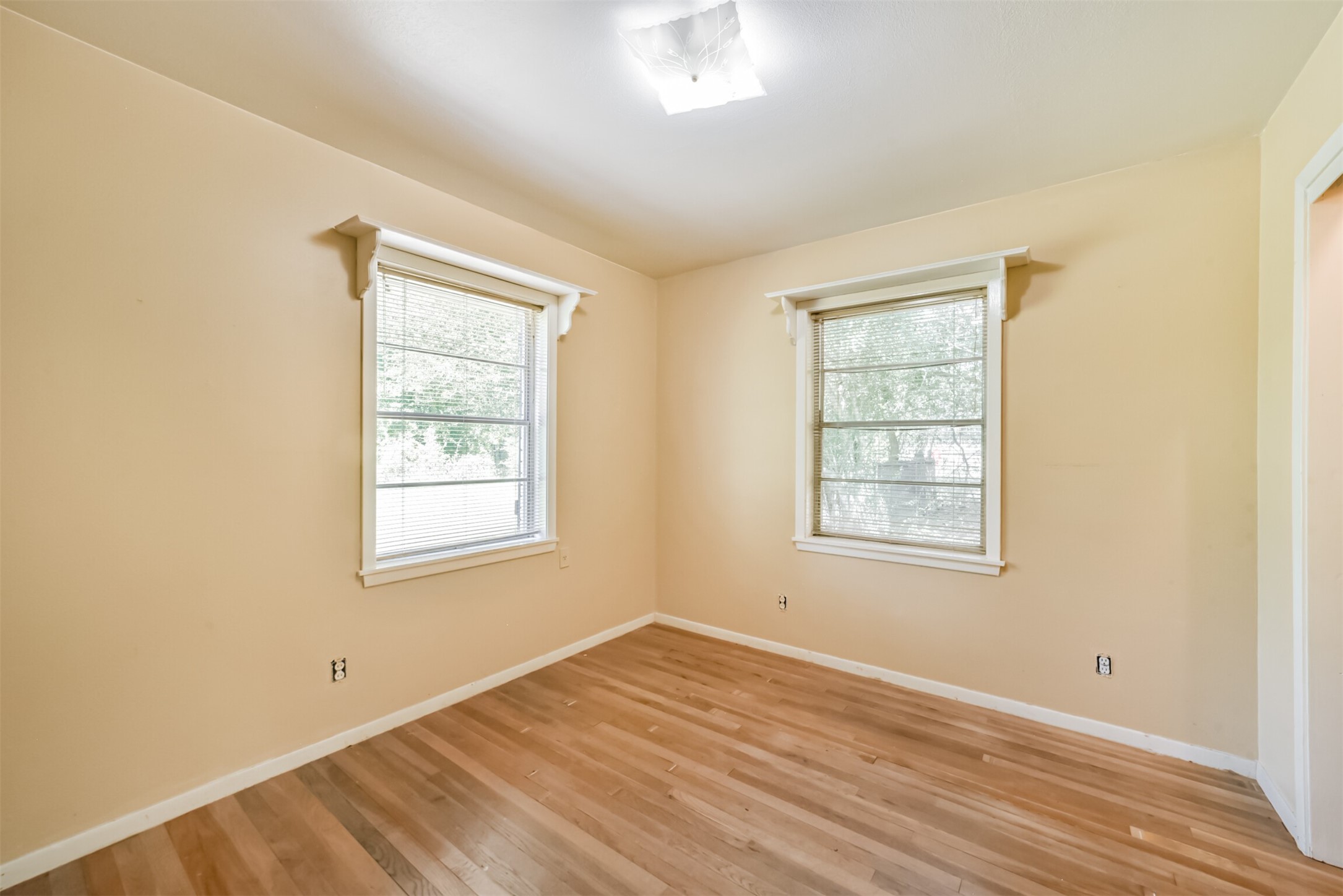 11606 Glenora Drive Property Photo 39