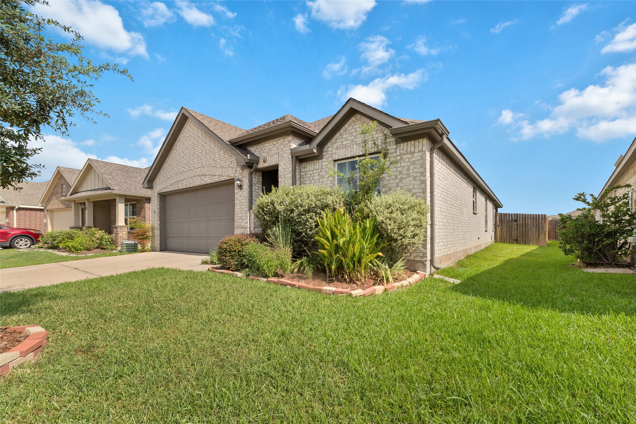 3318 Driftwood Meadow Lane Property Photo 2