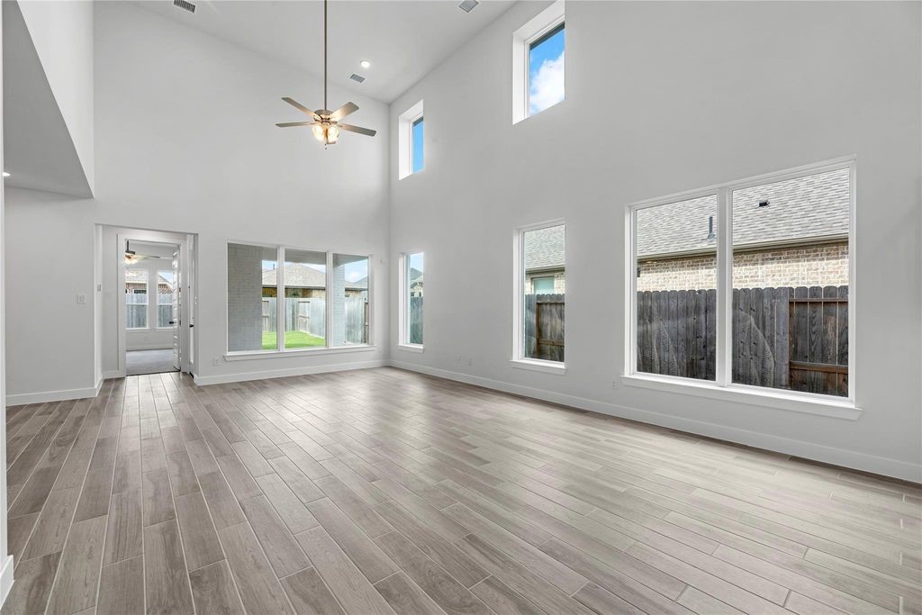 10427 Shining Dawn Way Property Photo 4
