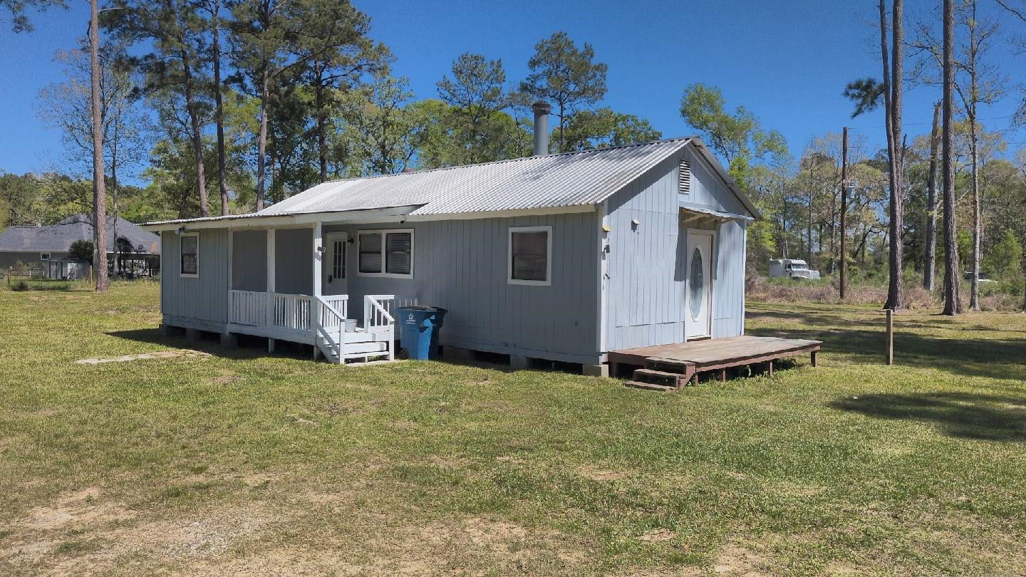 18397 Deer Glen West Drive Property Photo 1