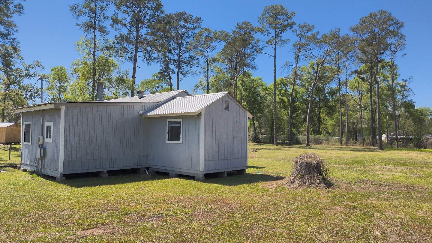18397 Deer Glen West Drive Property Photo 3