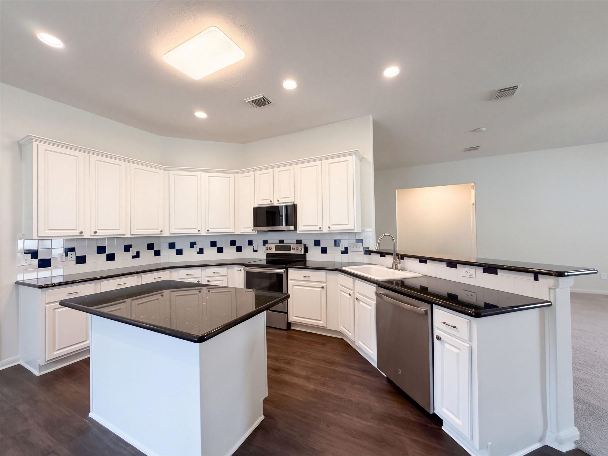 20402 Willow Trace Drive Property Photo 6