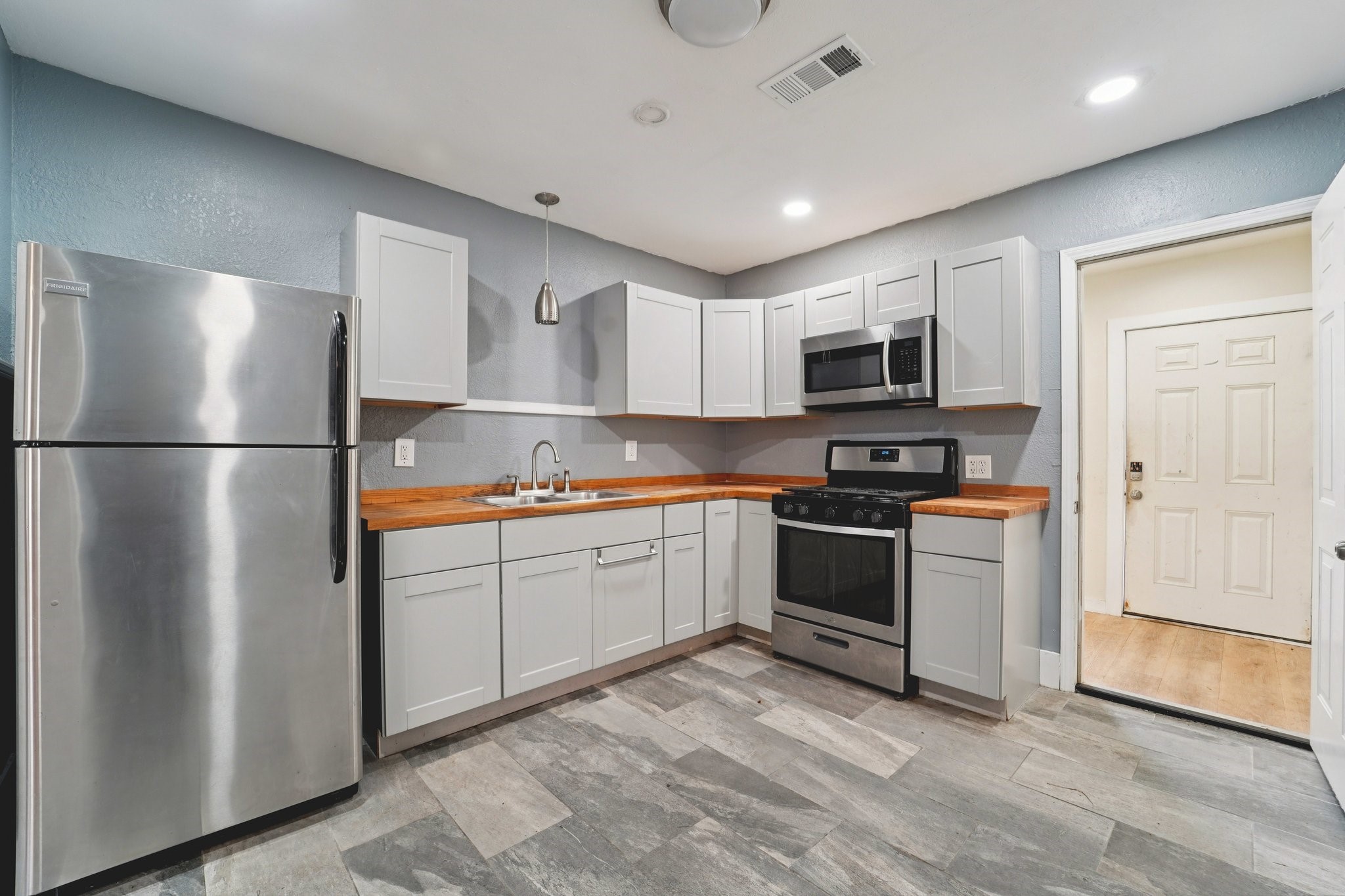 5224 Bernardo De Galvez A Property Photo 3