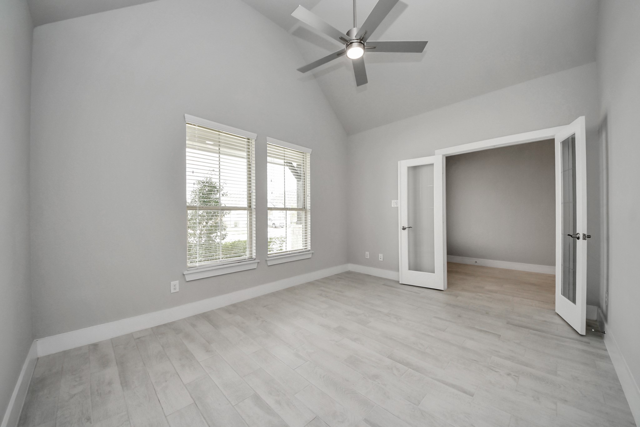 1500 Sunrise Gables Drive Property Photo 3
