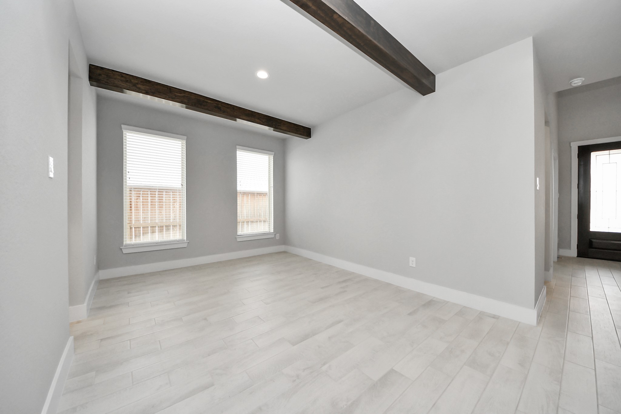 1500 Sunrise Gables Drive Property Photo 4