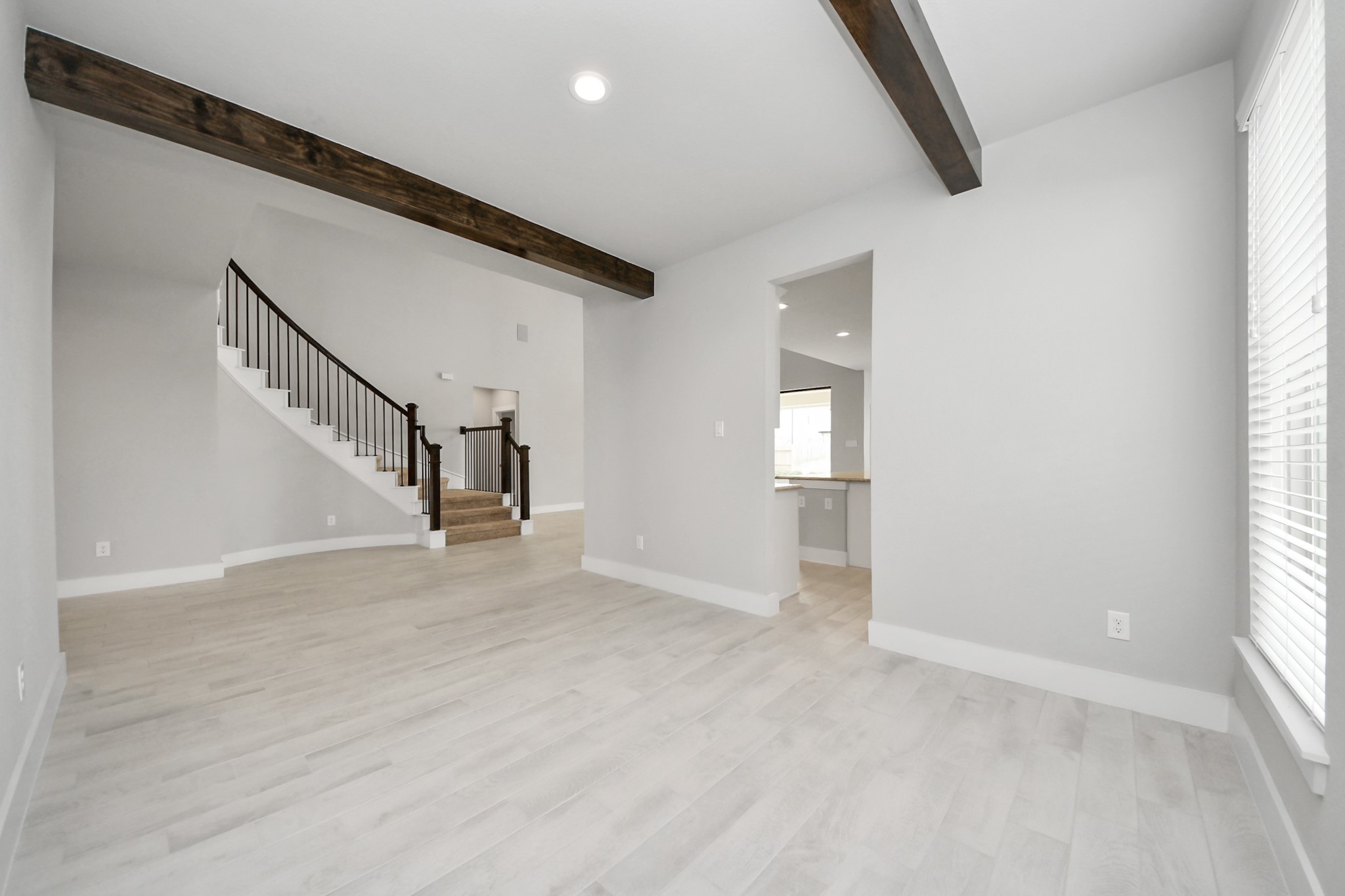 1500 Sunrise Gables Drive Property Photo 5