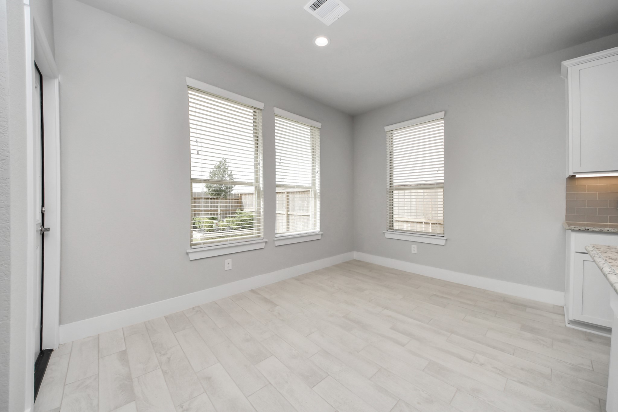 1500 Sunrise Gables Drive Property Photo 18