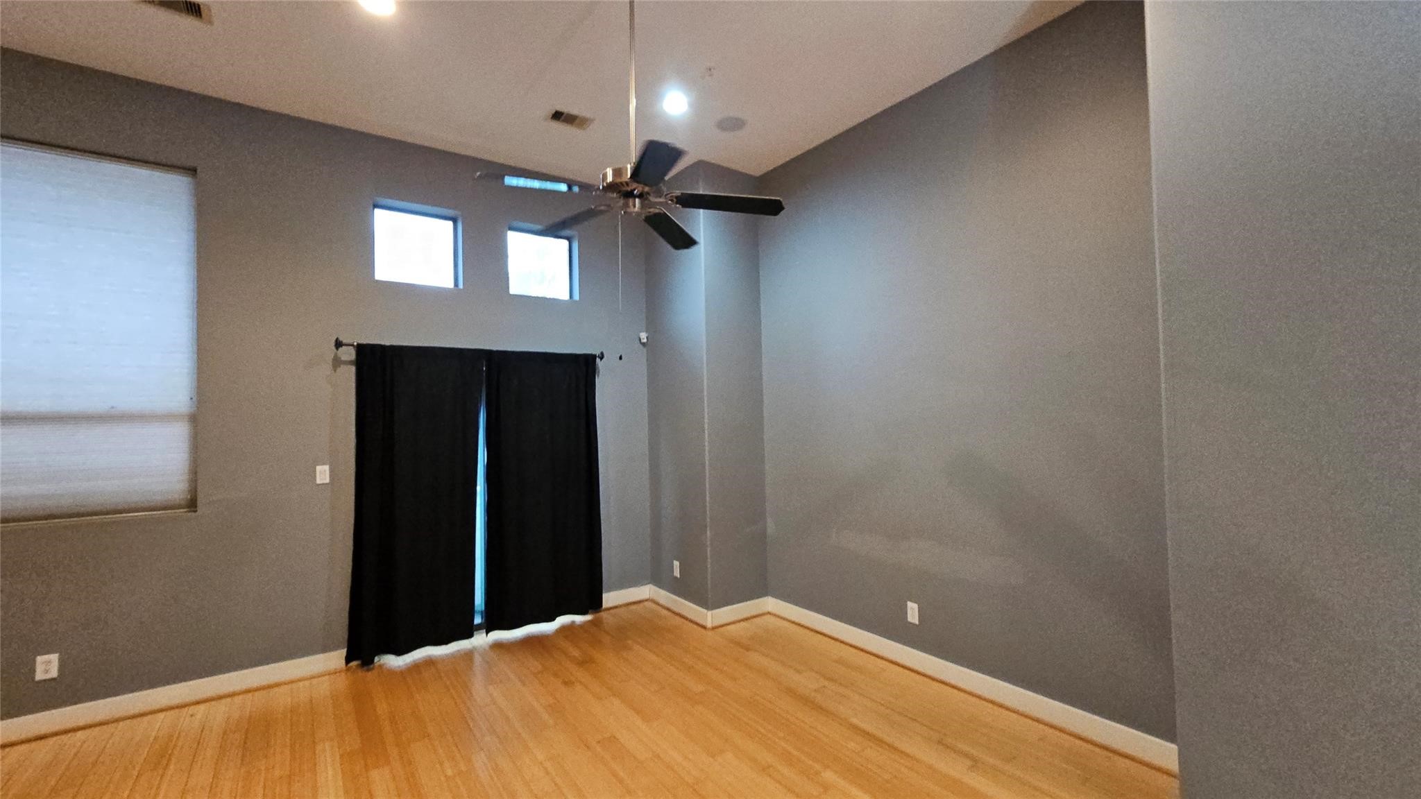 2301 Camden Drive B Property Photo 3