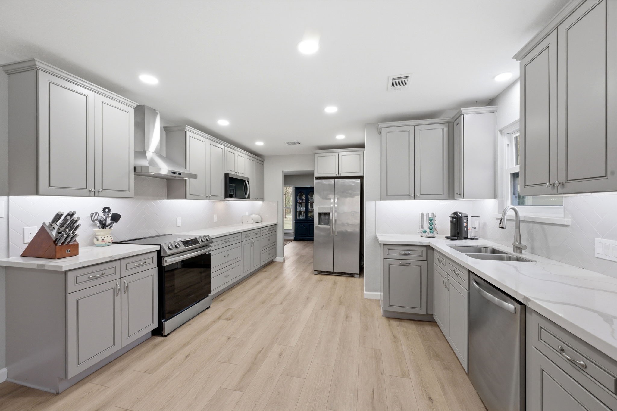 5222 Ranch Hill Drive Property Photo 4
