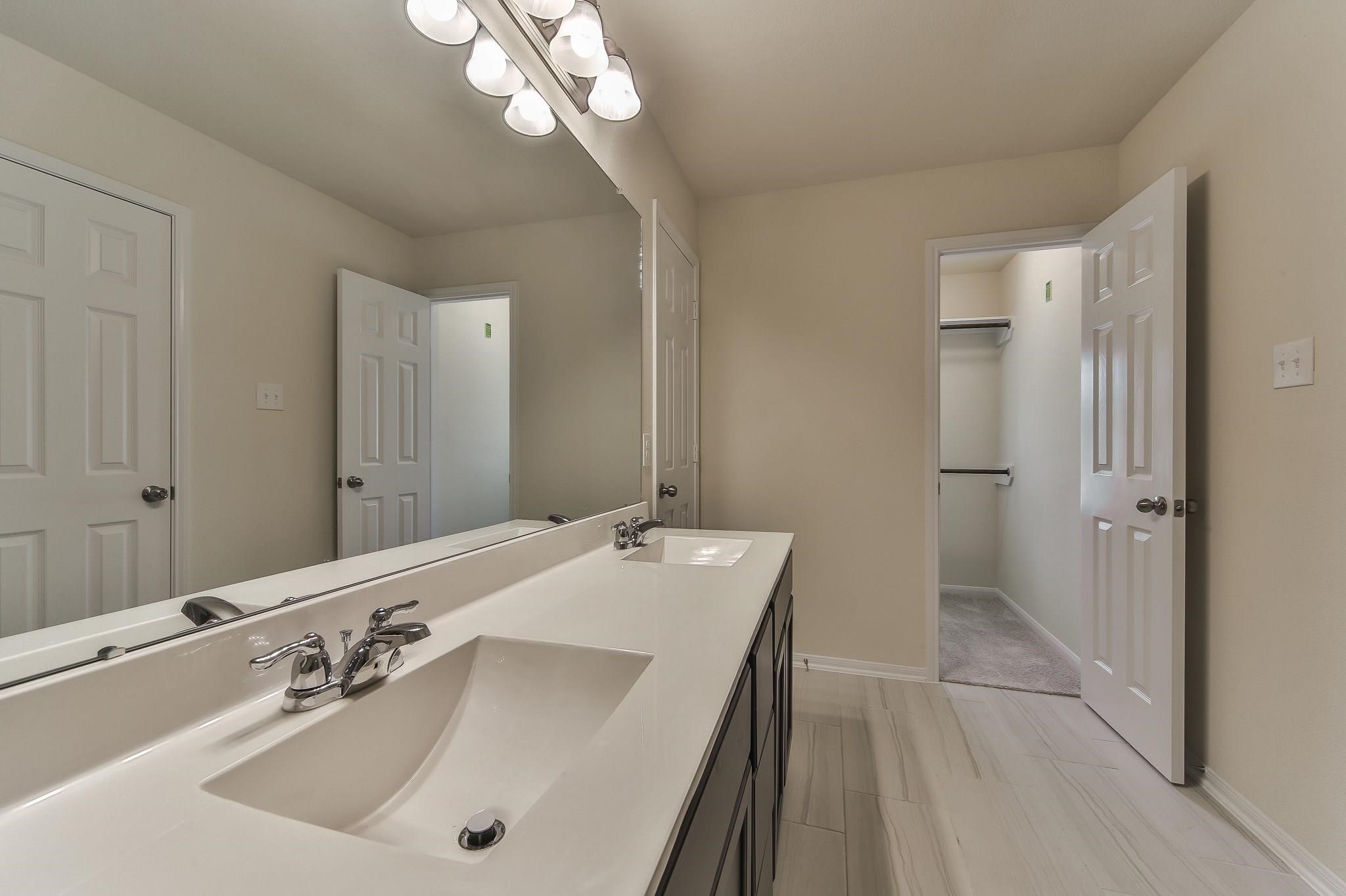 2310 Garden Square Path Property Photo 12