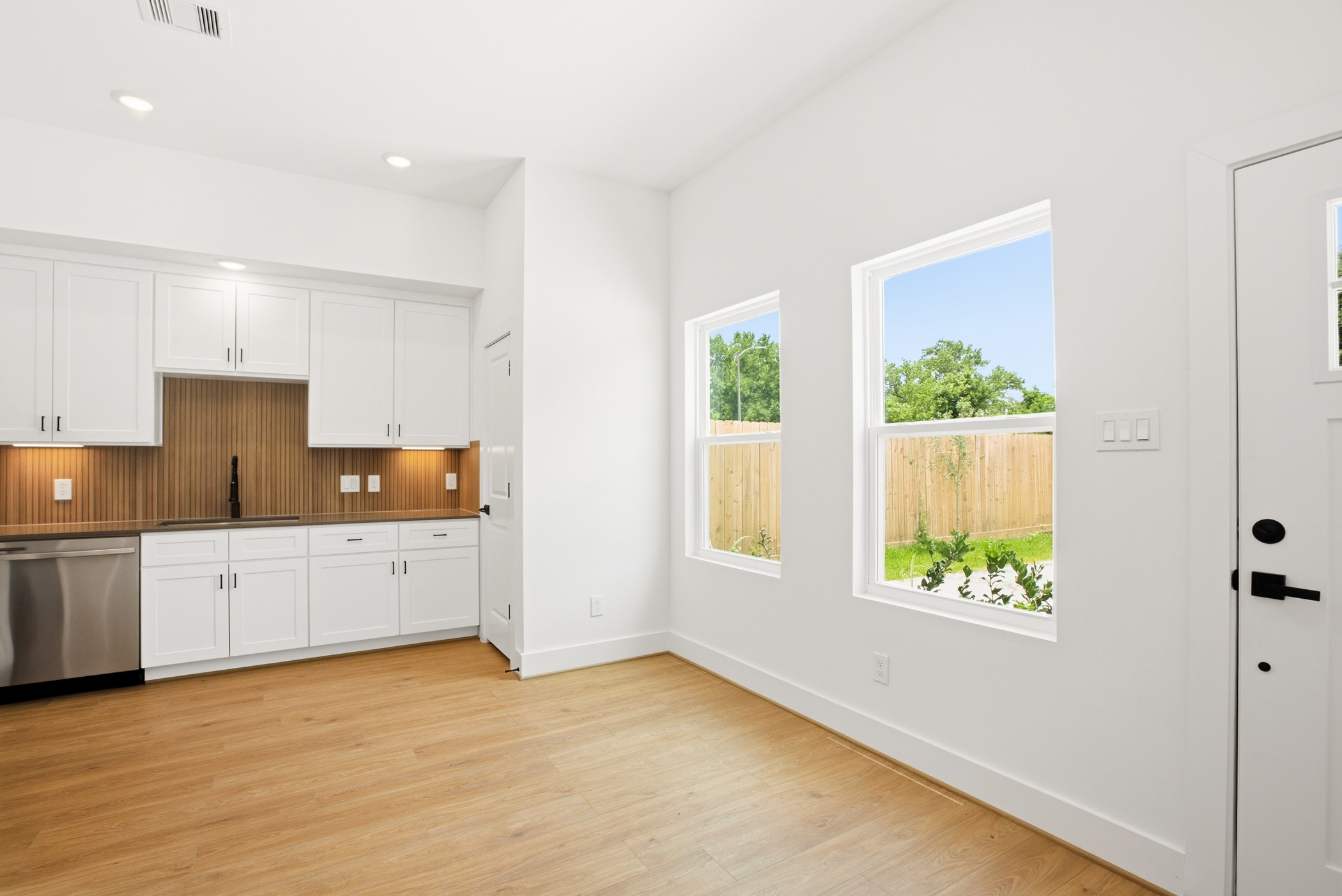 7841 Sunnyhill Street B Property Photo 6